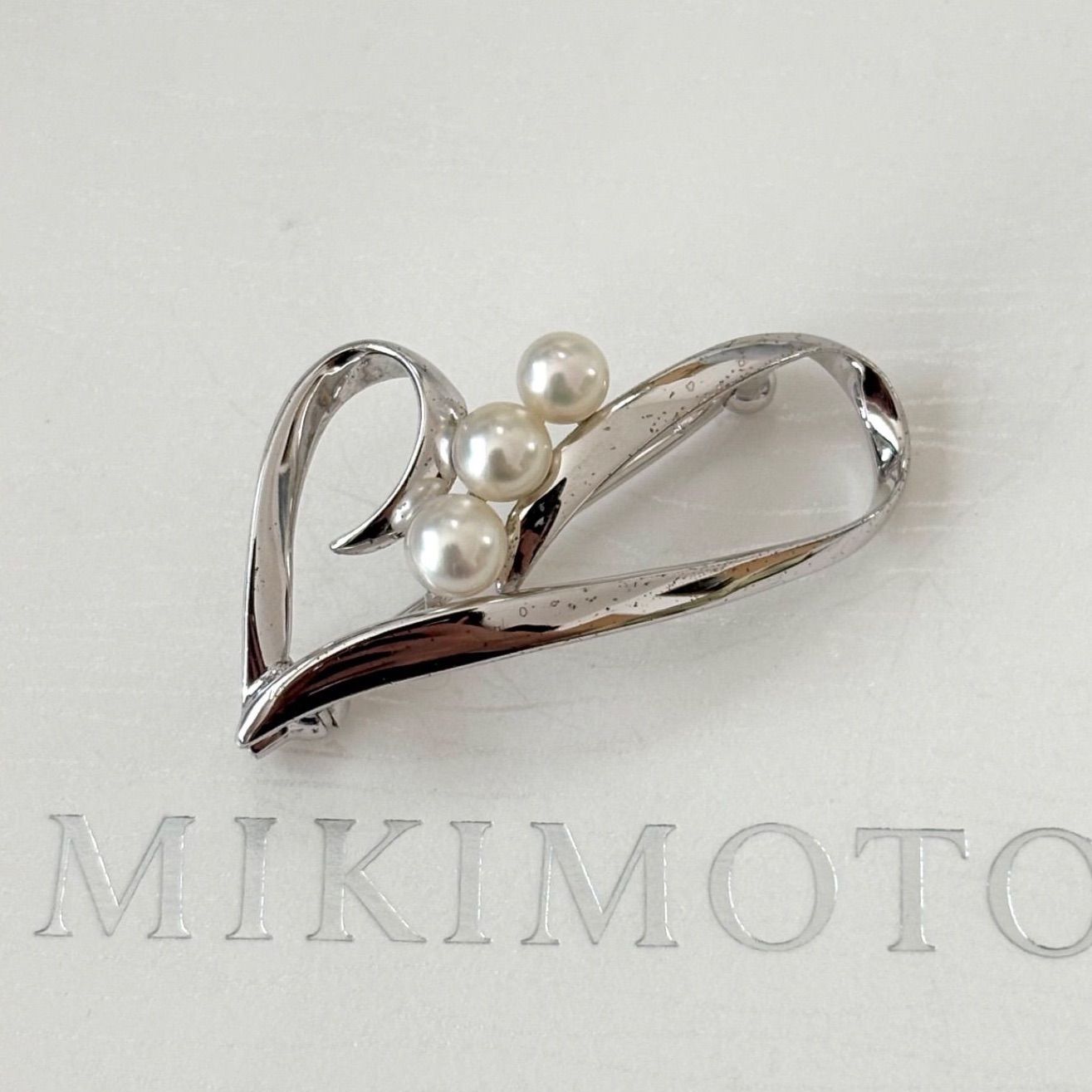 MIKIMOTO ミキモト パール　ブローチ　コサージュ　ハート　シルバー 290【ミキモト】シルバー パール ハート ブローチ MIKIMOTO - メルカリ