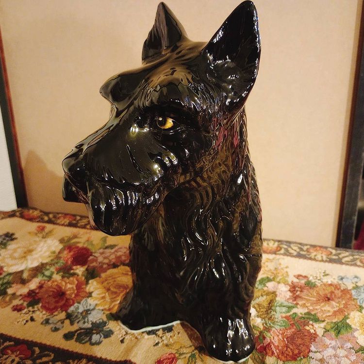 スコティッシュテリア　黒　犬の置物　オブジェ　陶製　インテリア