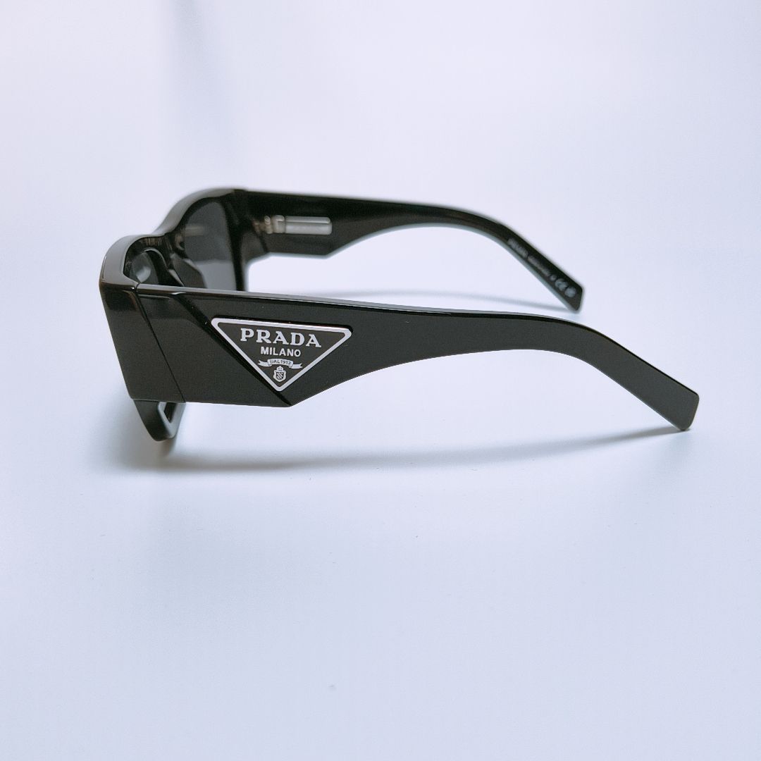 美品 プラダ PRADA ラウンド トライアングルロゴ サングラス ブラック PRADA】トライアングルロゴ サングラス PR10ZS 1AB5S0 (PRADA
