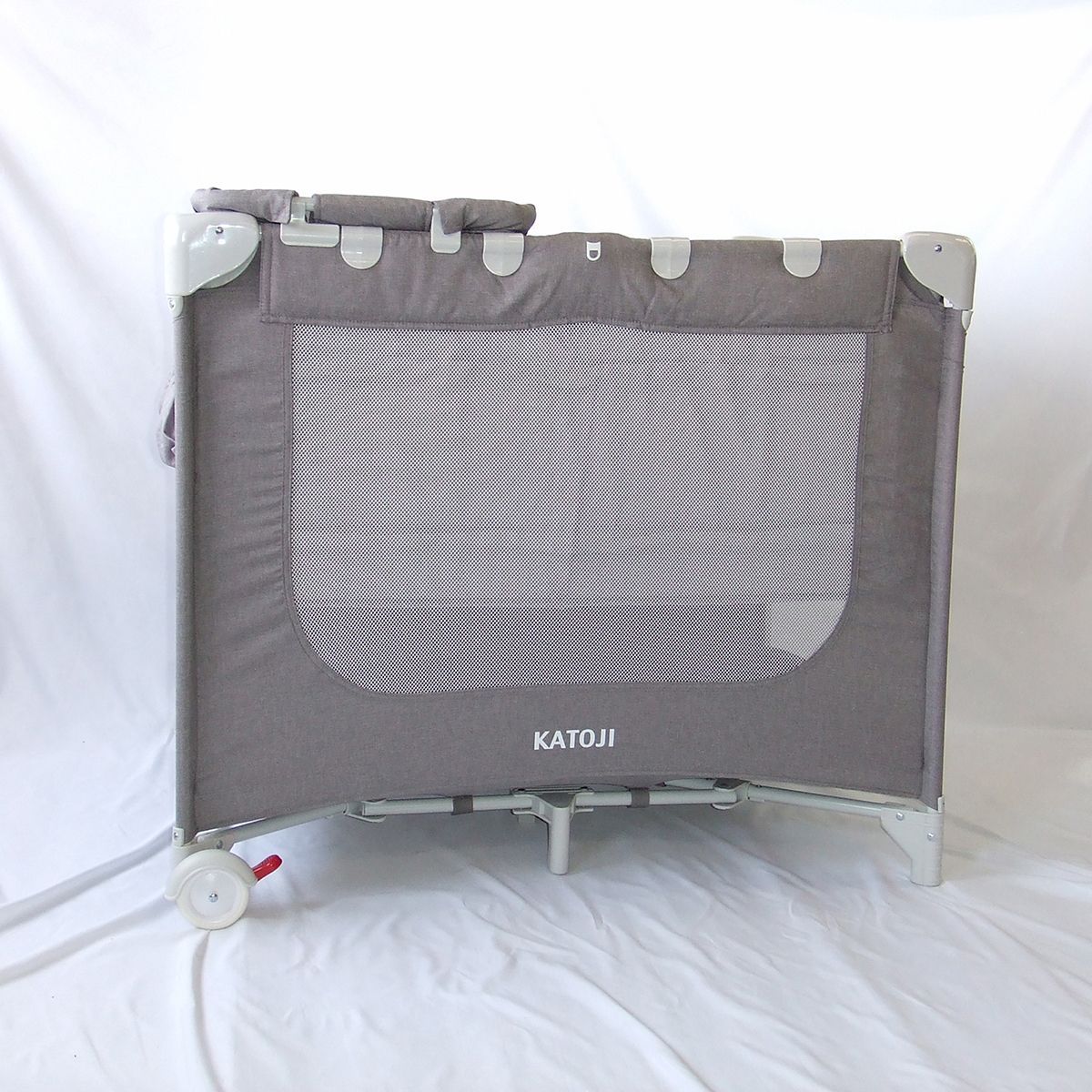 【極美品】カトージ　KATOJI　ポータブルベビーベッド　オムツ台付　グレー ポータブルベビーベッド おむつ替えテーブル付（グレー
