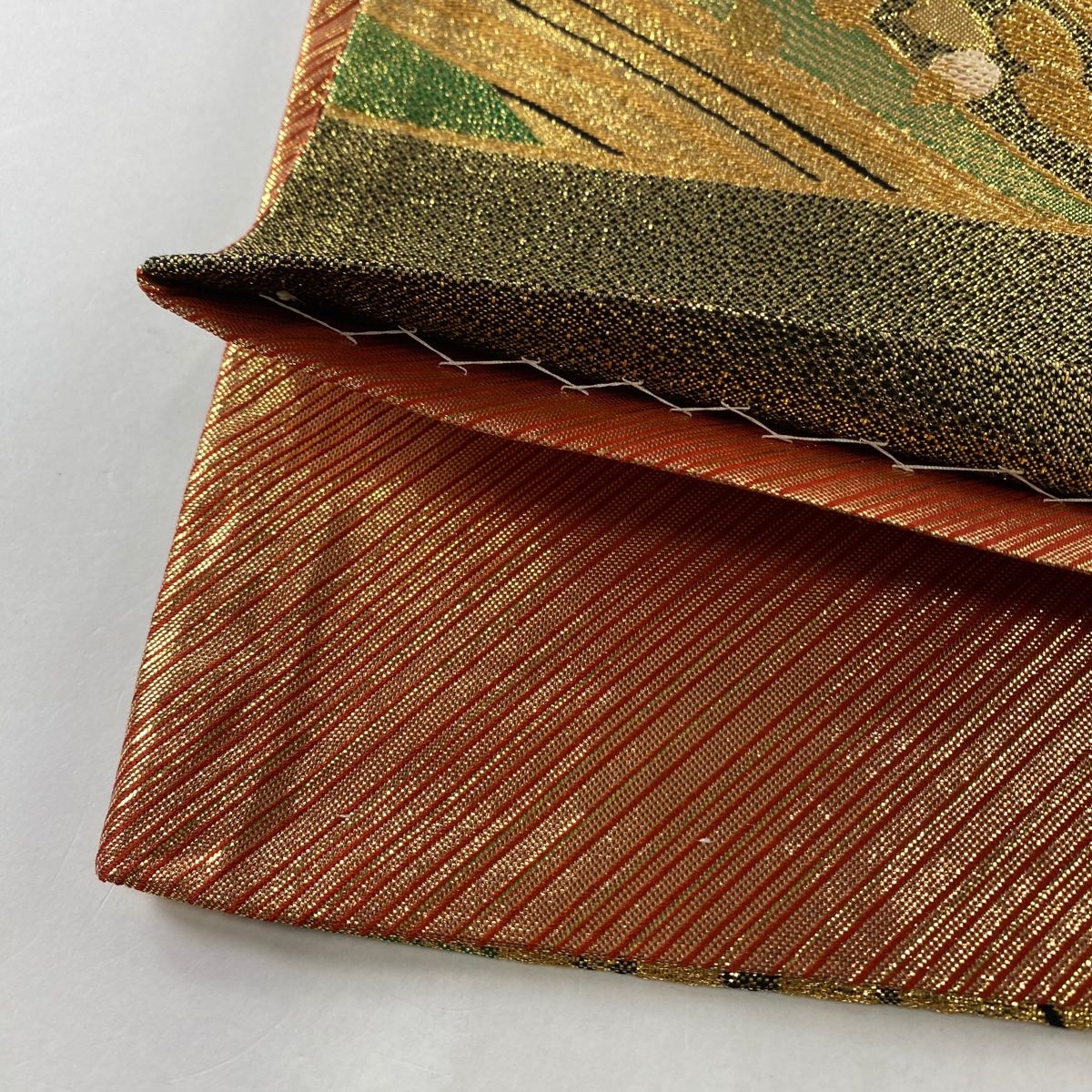 袋帯 美品 秀品 振袖向き 関西仕立て 流水 花びら 金糸 箔 金色