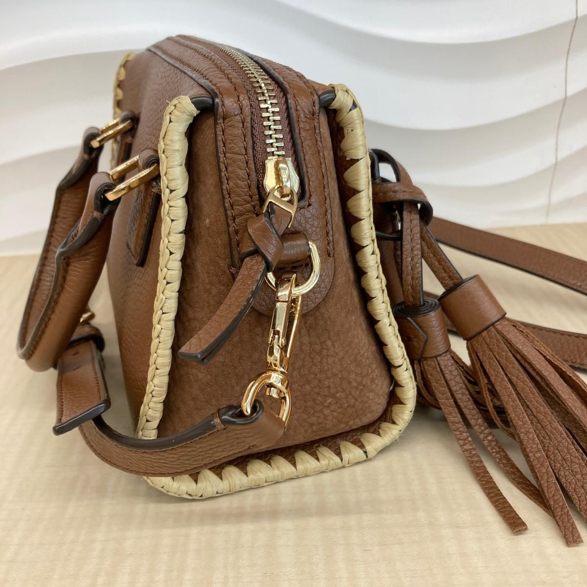 トリーバーチ　ハンドバッグ　ショルダーバッグ　２ウェイ　ブラウン　キャメル 中古】 TORY BURCH （トリーバーチ） 2WAY ﾐﾆﾎﾞｽﾄﾝ ｼｮﾙﾀﾞｰﾊﾞｯｸﾞ