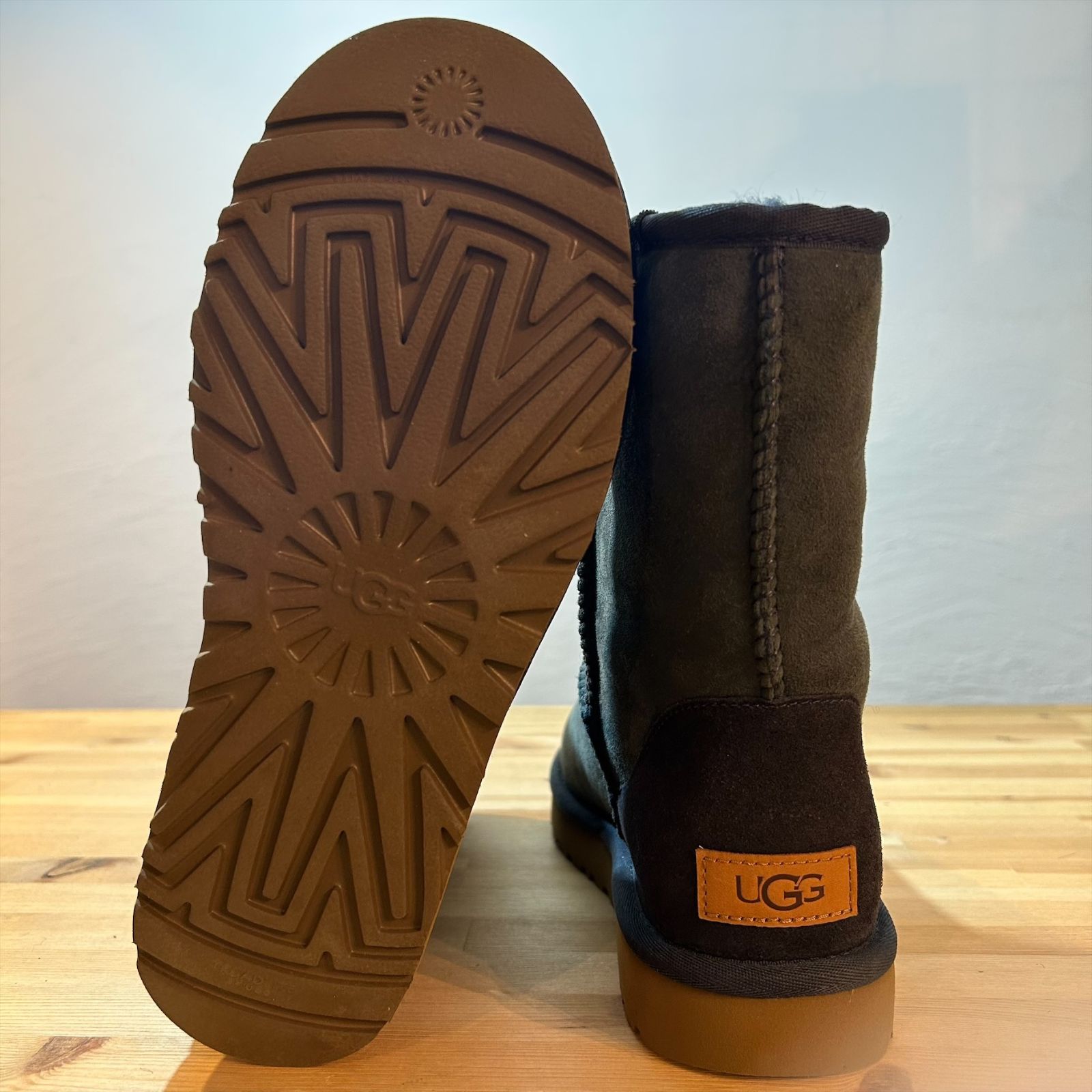 訳アリ商品] UGG アグ クラシックショート ネイビー US7 24㎝ [35-0044