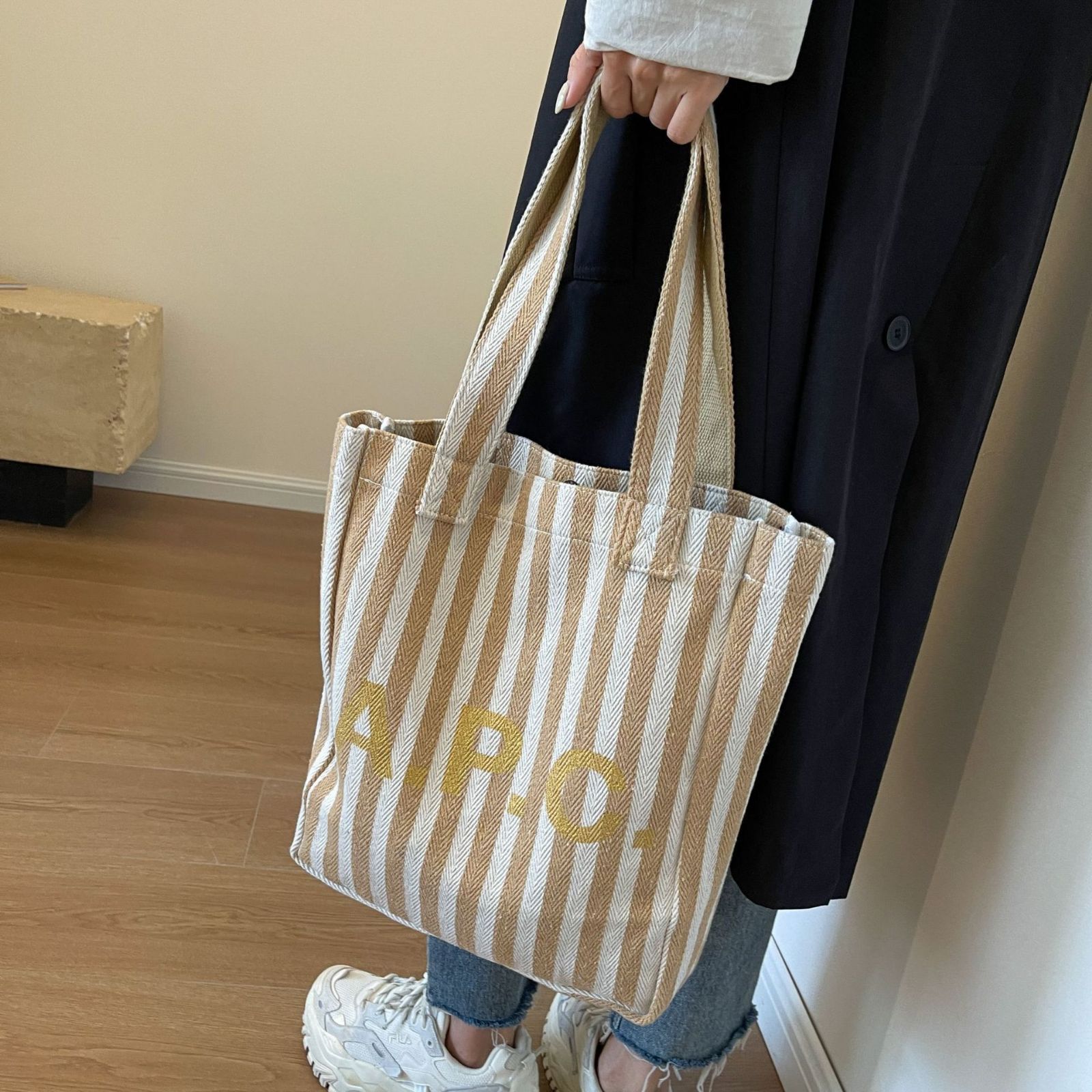 新品未使用 A.P.C. アーペーセー 大容量トートバッグ 白いチェック柄 4色選択 杏色 ブルー レッド ブラック - メルカリ