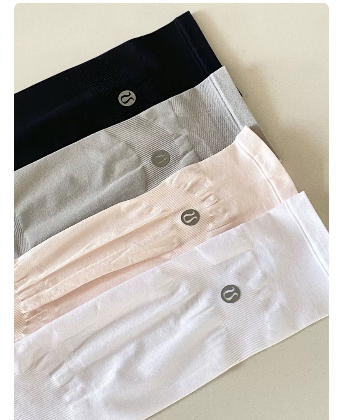 海外lululemon (ルルレモン) UVカットアームカバー 冷感 海外lululemon (ルルレモン) UVカットアームカバー 冷感