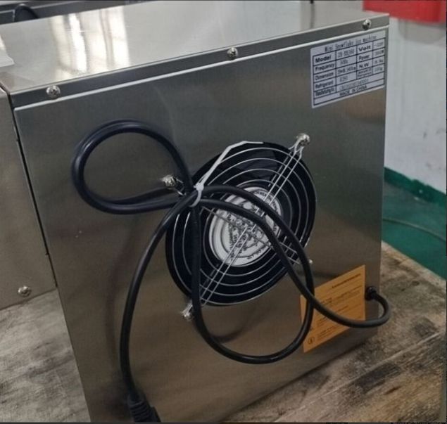 送料無料】業務用かき氷機、360W電動スノーフレーク製氷機、バケット2