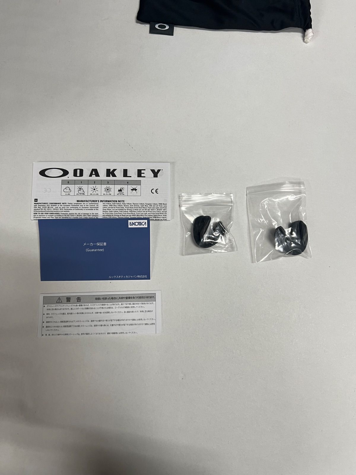 81.OAKLEY