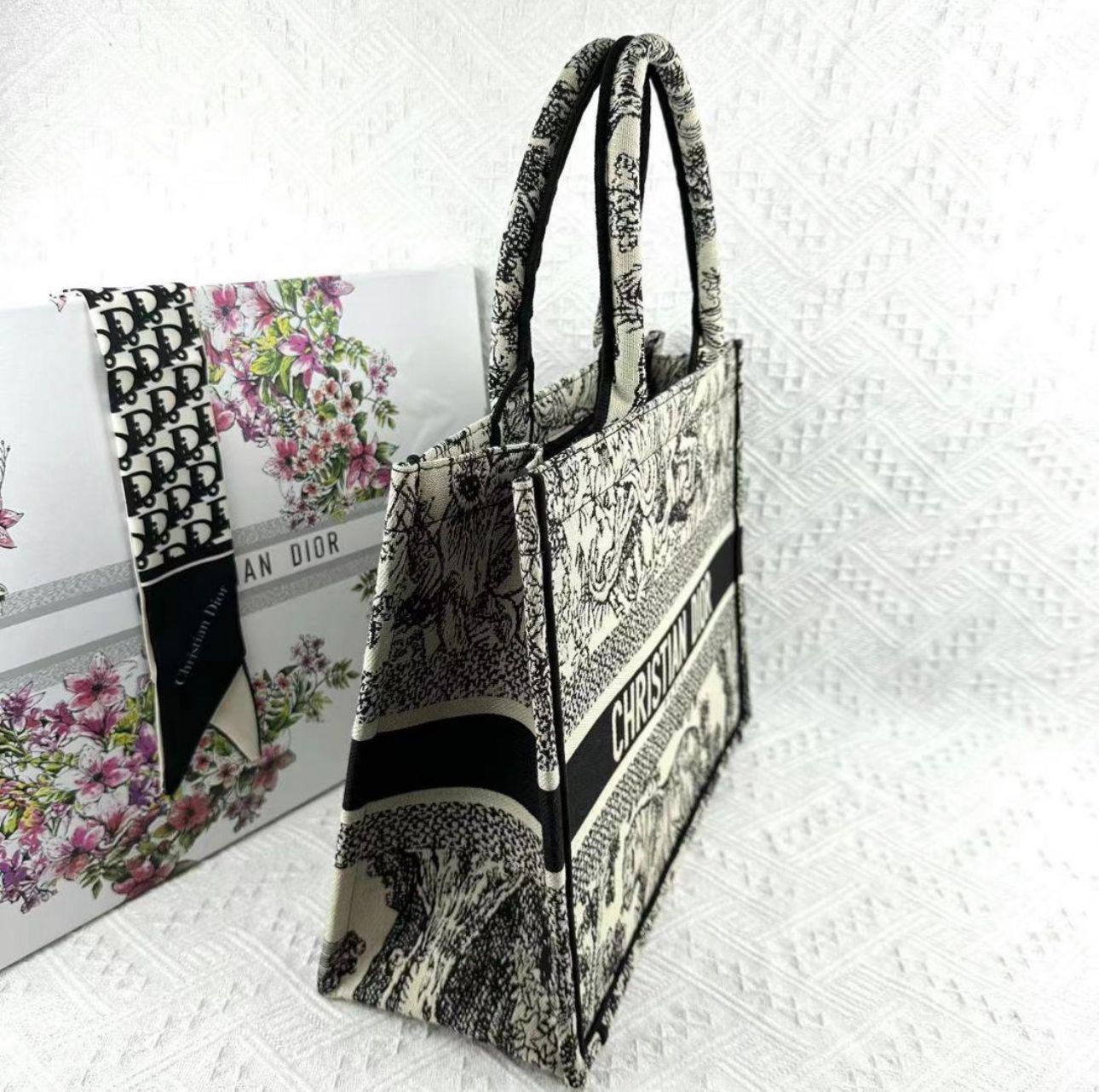 美品✓Dior Book Tote バッグ ラージ ハンドバッグ - メルカリ 