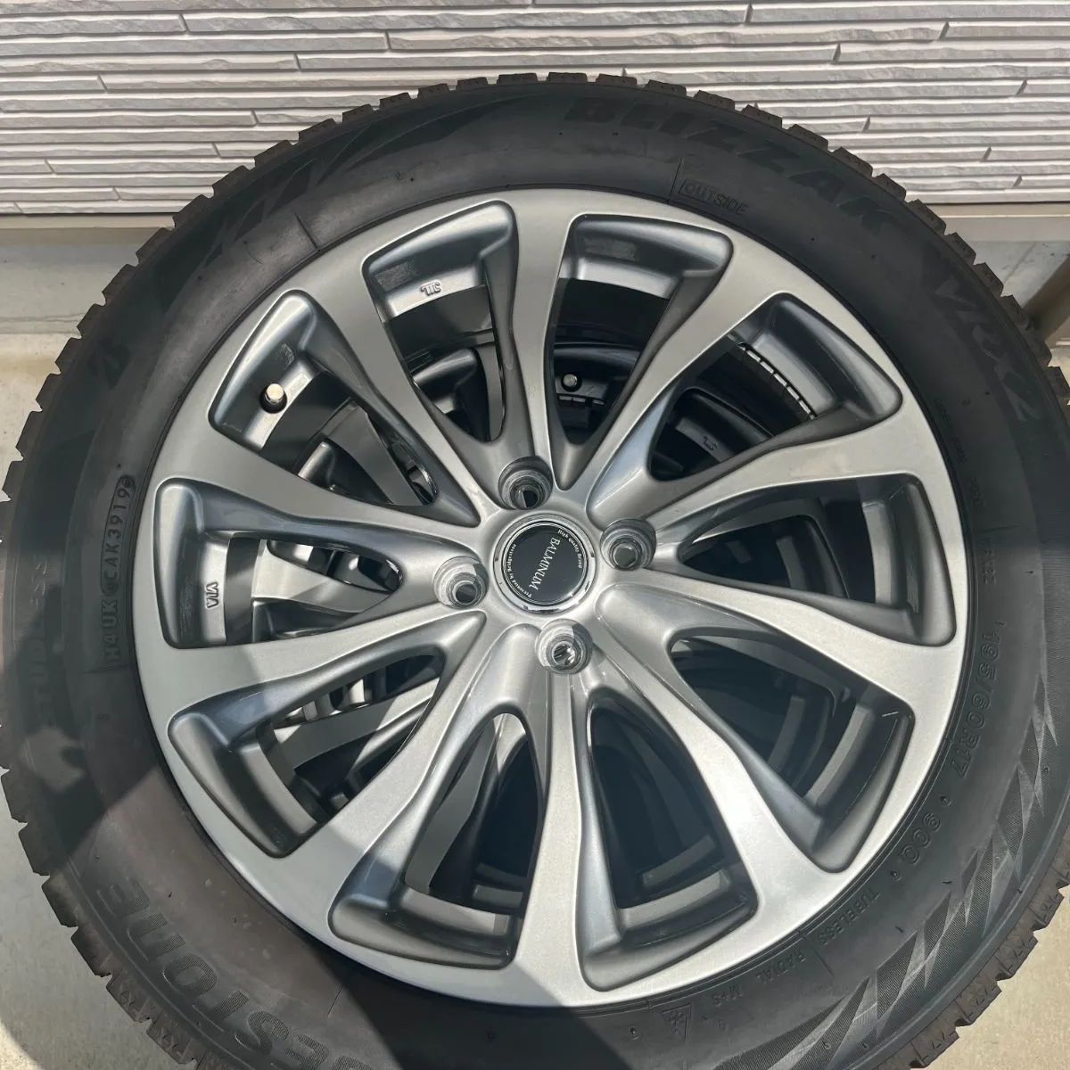 スタッドレスタイヤ（ホイール付き） 195/60R17 4本セット ☆値下げ 