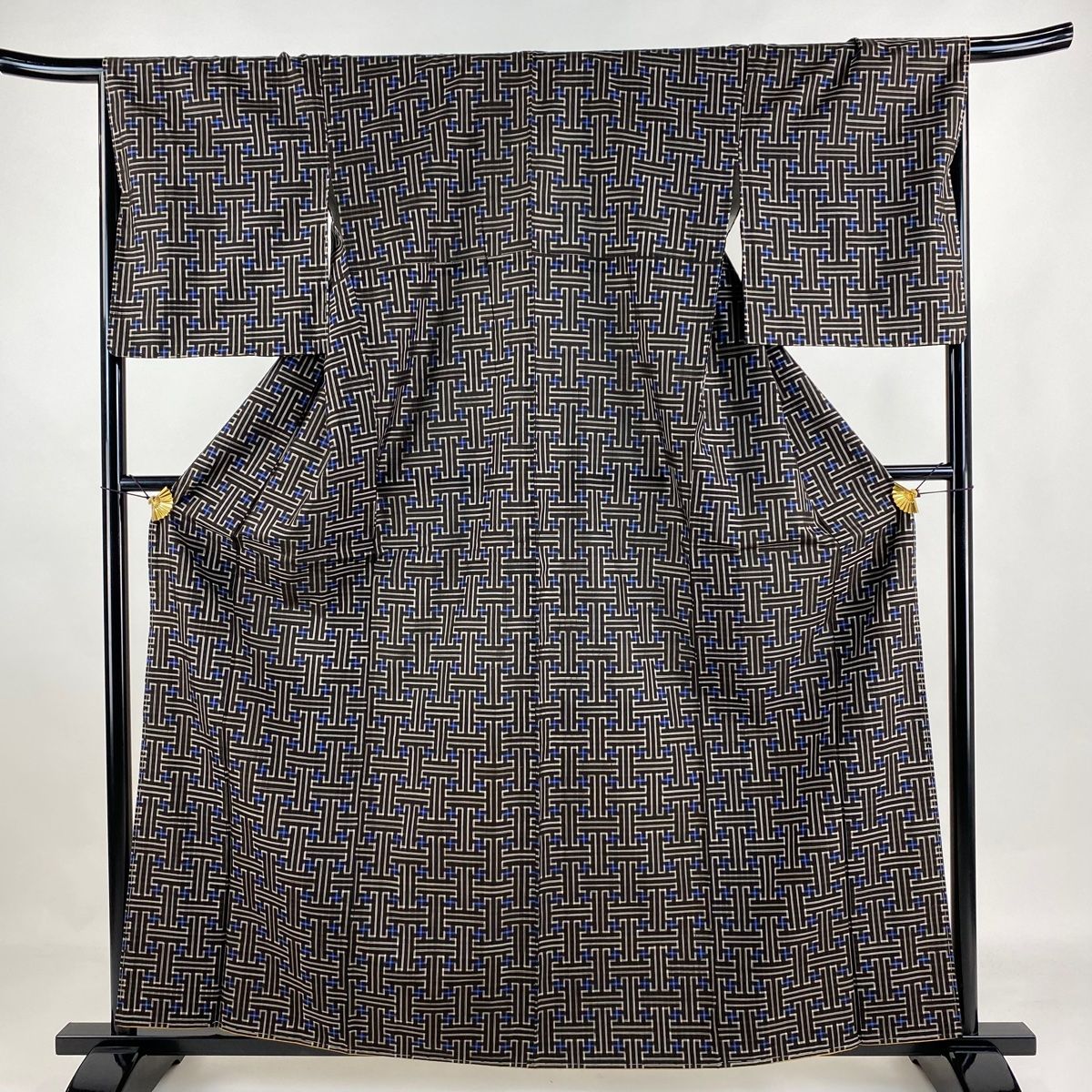 紬 身丈160.5cm 裄丈67.5cm L 袷 幾何学模様 焦茶色 正絹 名品