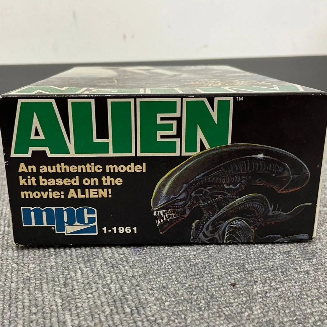 MPC ALIEN 薄暗く エイリアン