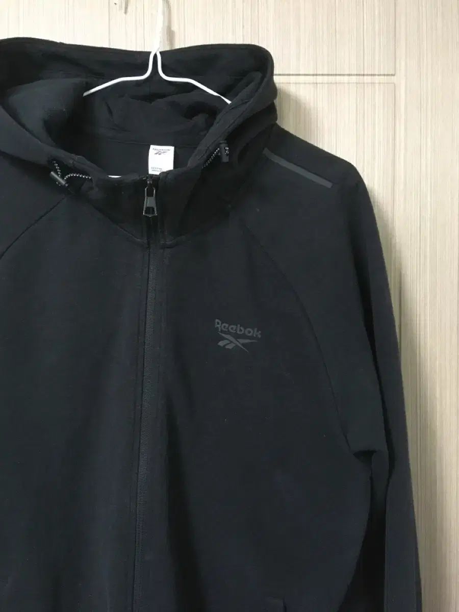 Reebok(リーボック) フード付き ジップアップパーカー