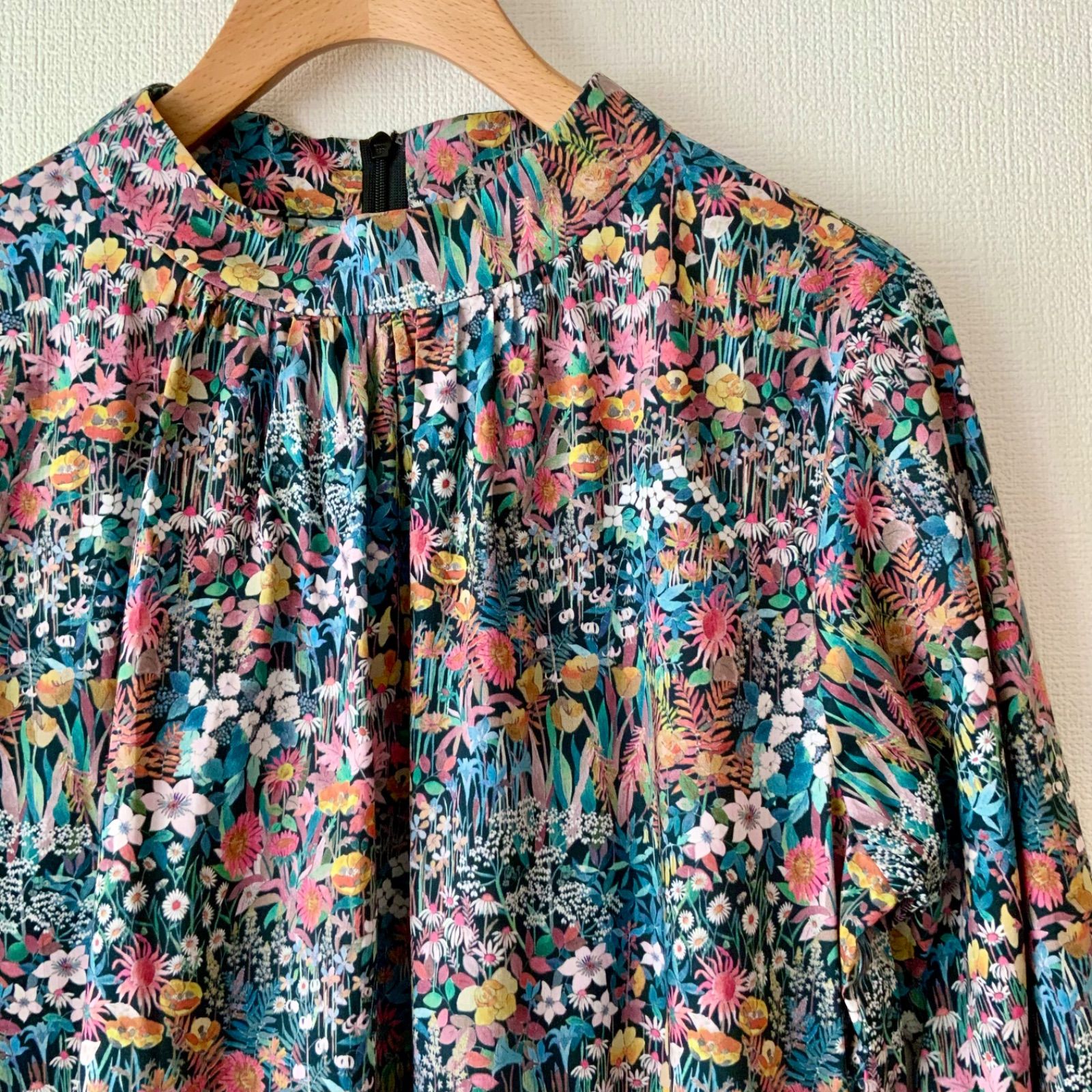 Crespi クレスピ】リバティ Faria Flowers フェリアフラワーズ柄 