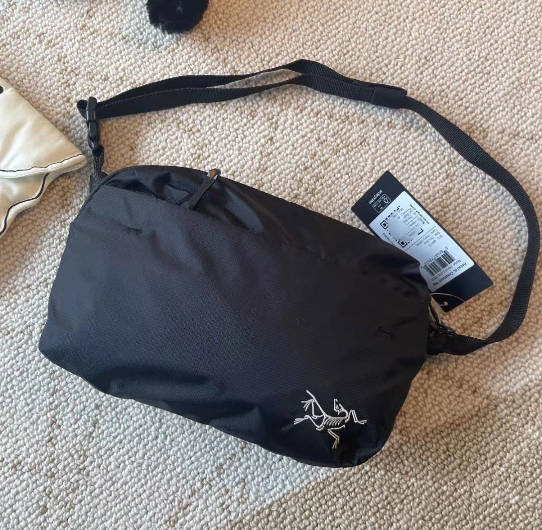 新品未使用 ARC'TERYX アークテリクス ショルダーバッグ 斜