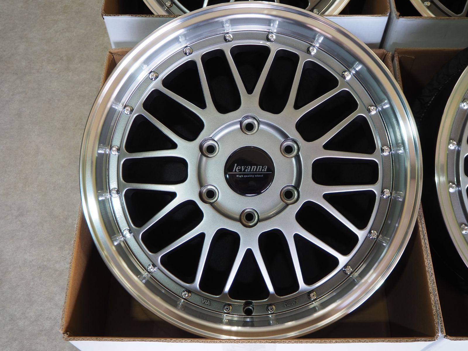 深リム メッシュ ハイパーブラック levanna V10LTH 18inch 7.0J