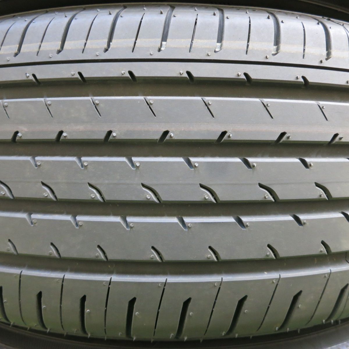 *送料無料*新車外し！23年★トヨタ 40系 ヴェルファイア 純正 225/65R17 ヨコハマ アドバン V03 17インチ  PCD120/5H★4011008イノ