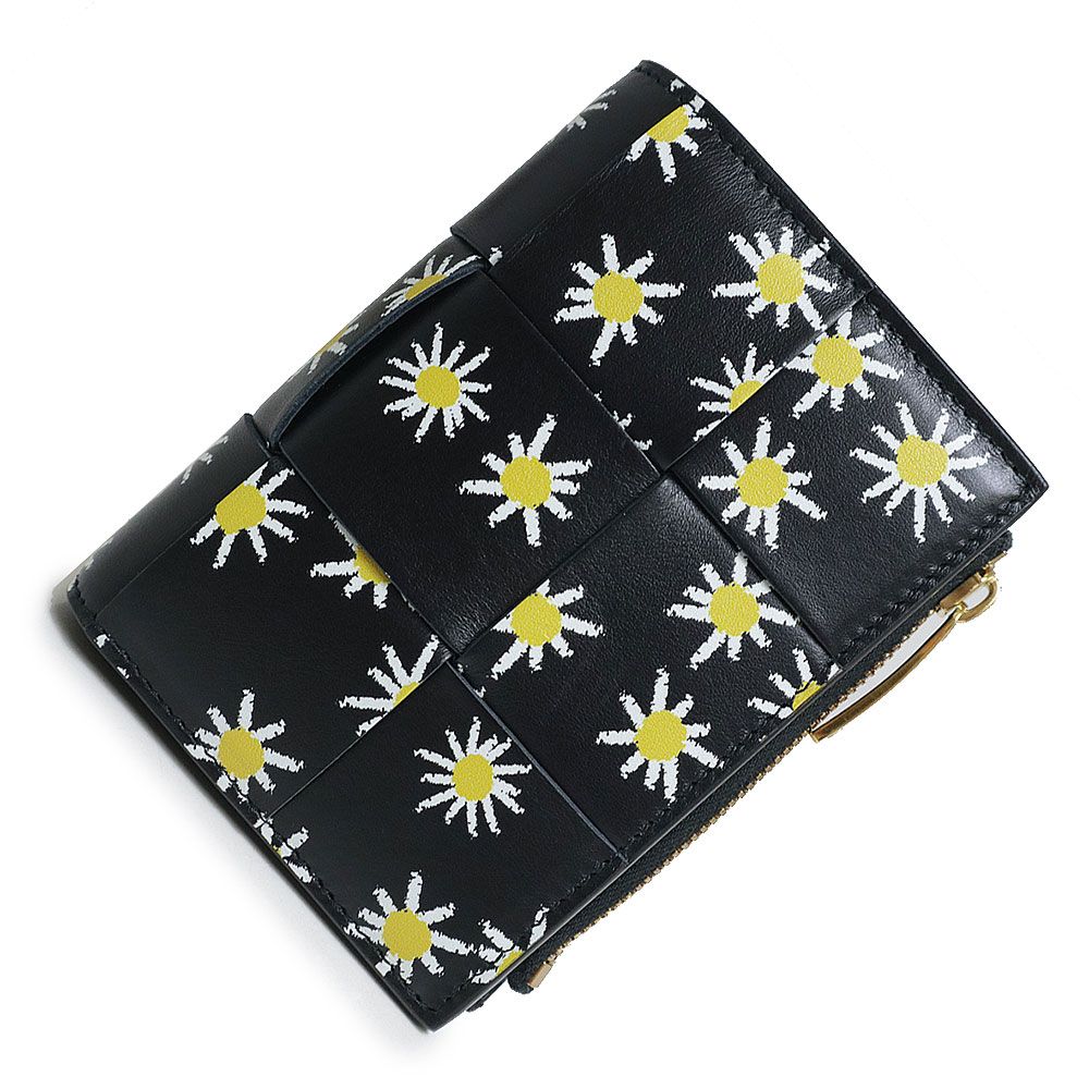 ボッテガヴェネタ デイジー 花柄 マキシ イントレチャート カセット スモール 二つ折りウォレット 財布 カーフスキン レザー ブラック 黒 ゴールド金具 742698 BOTTEGA VENETA