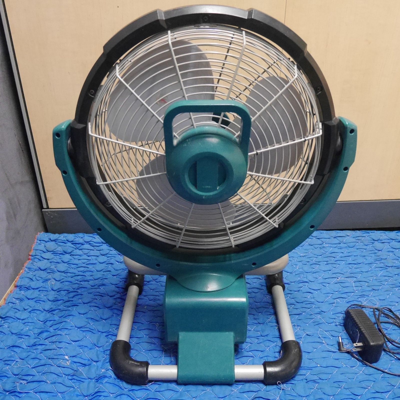 送料無料 マキタ 充電式 産業扇 CF300D 羽根径 330mm 扇風機 現場 作業 用 makita 本体のみ WWW_KANDAIZUMI_COM