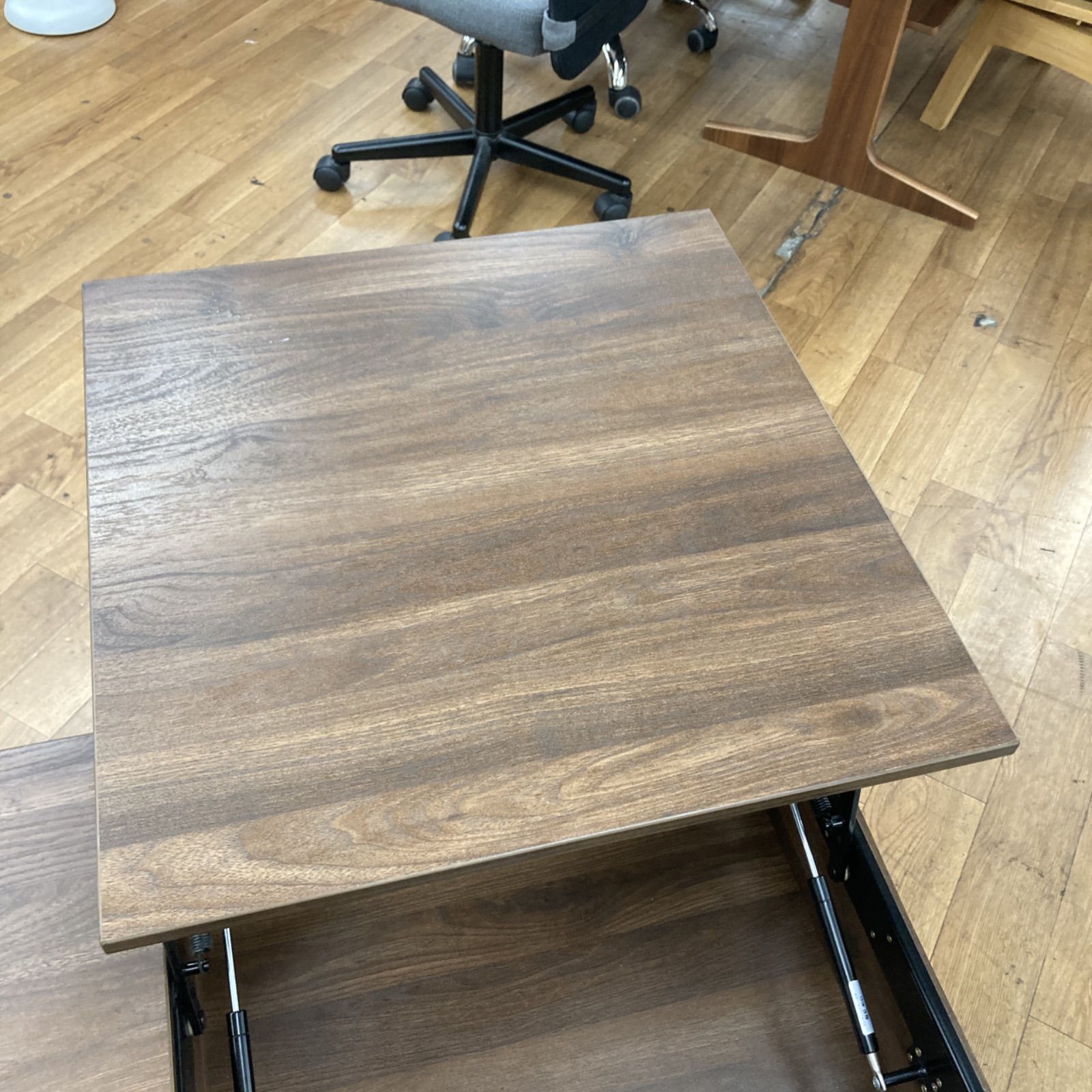 昇降式テーブル