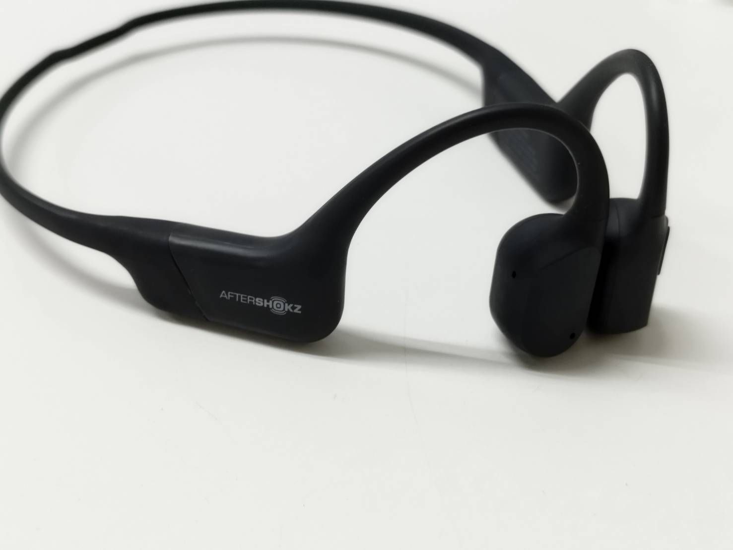 AFTERSHOKZ AS800 骨伝導イヤホン Amazon.com: AfterShokz Aeropex - Open-Ear Bluetooth Bone