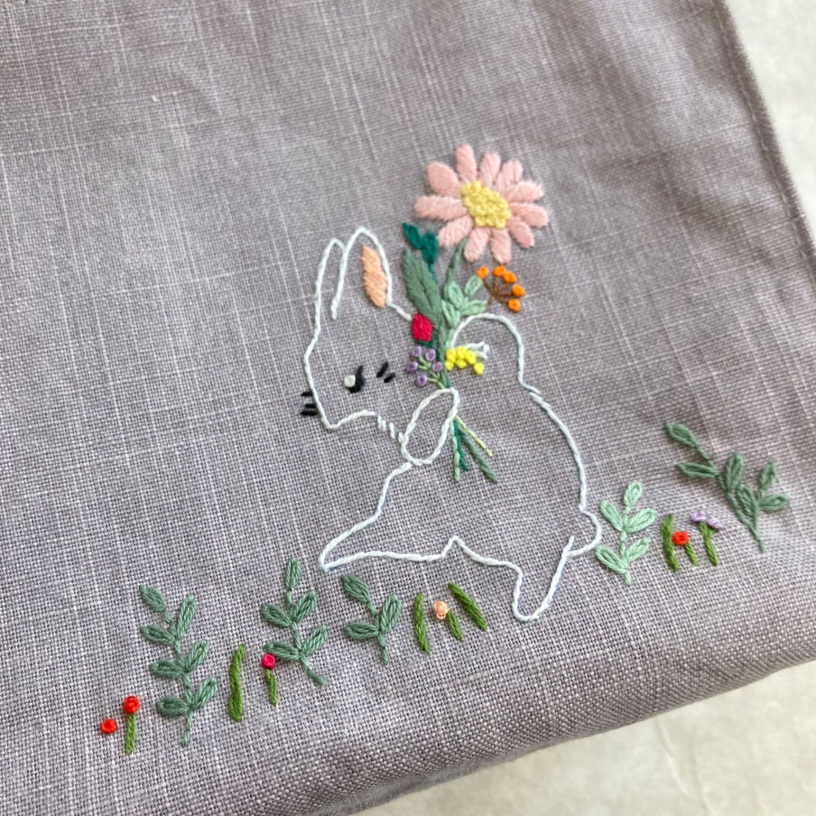 刺繍 テントポーチ 【うさぎのダンス】 - メルカリ