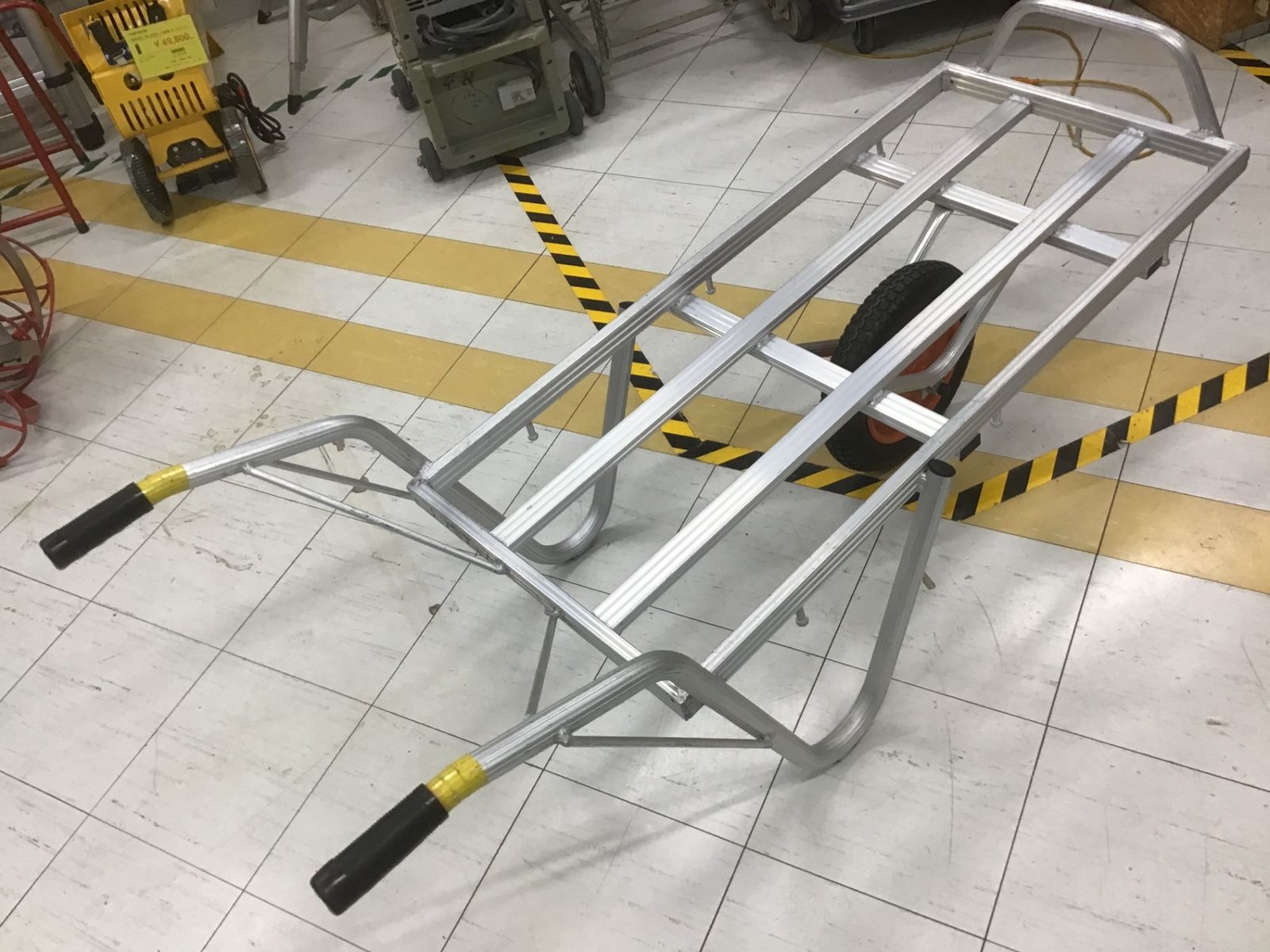 B動作品 ●アルミ製 一輪車 台車W610ｘＨ590ｘＤ1600mm●アクトツール富山店●大