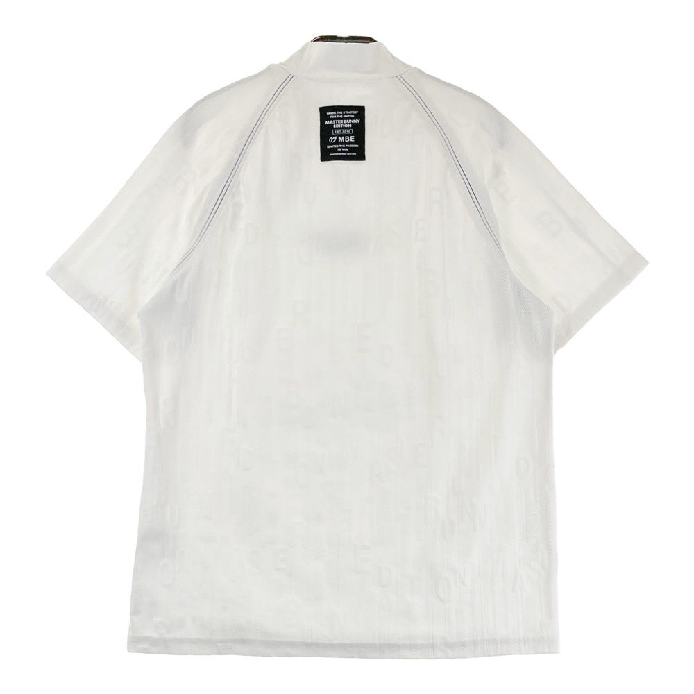 サイズ：5 MASTER BUNNY EDITION マスターバニーエディション  モックネック半袖Tシャツ ロゴ総柄 ホワイト系 [240101486384] ゴルフウェア メンズ ストスト サイズ：5 MASTER BUNNY EDITION マスターバニーエディション