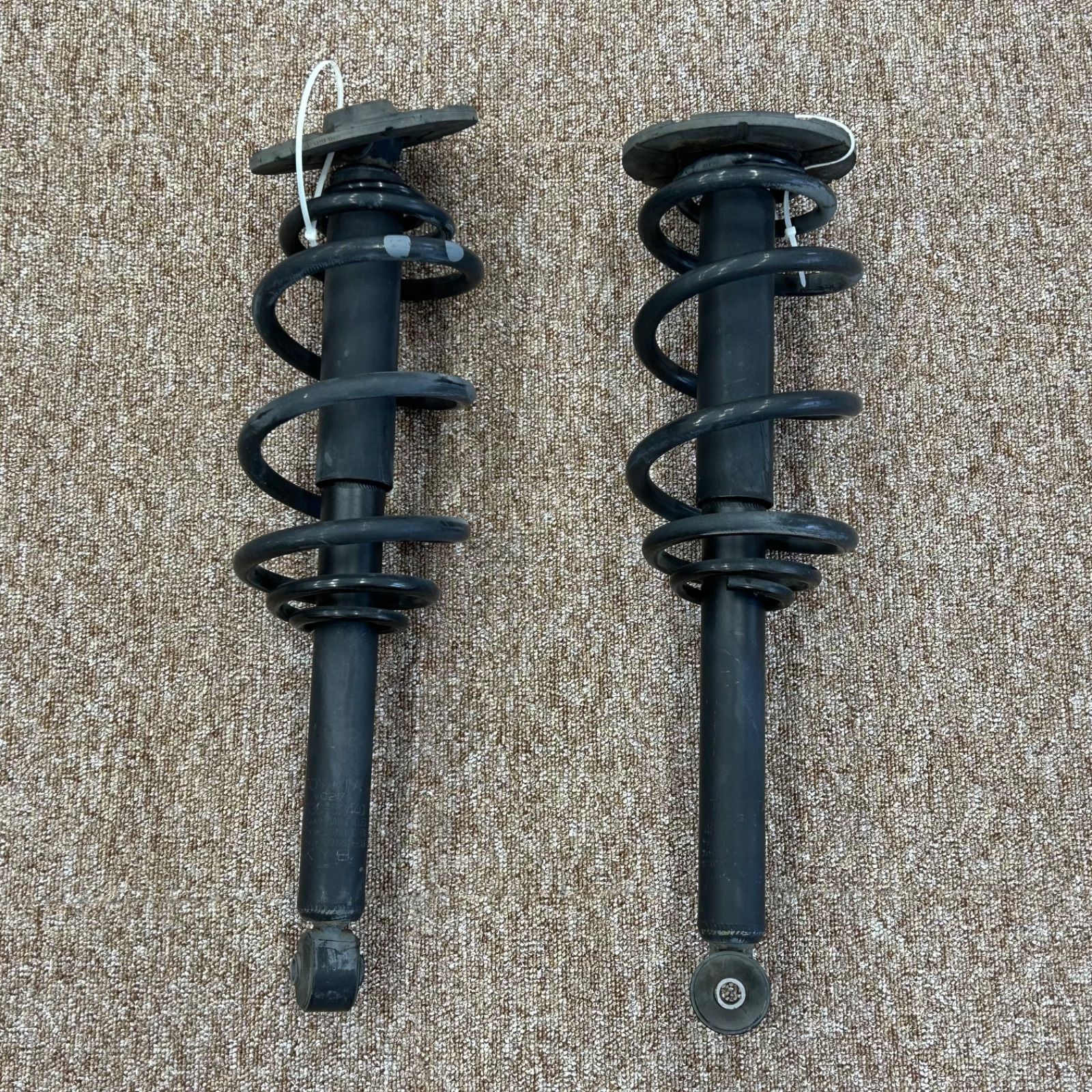 サクシード プロボックス KYB製 フロントショックアブソーバー左右  