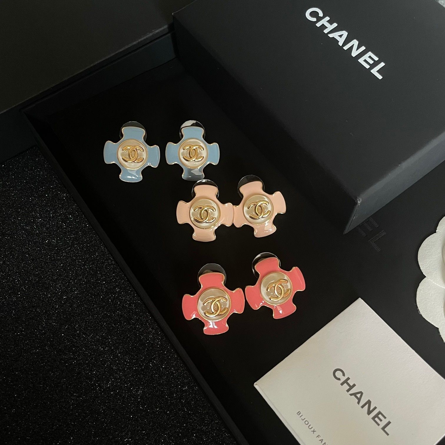 今日特価】Chanel ヴィンテージ ダブル C ピアス 送料無料！在庫