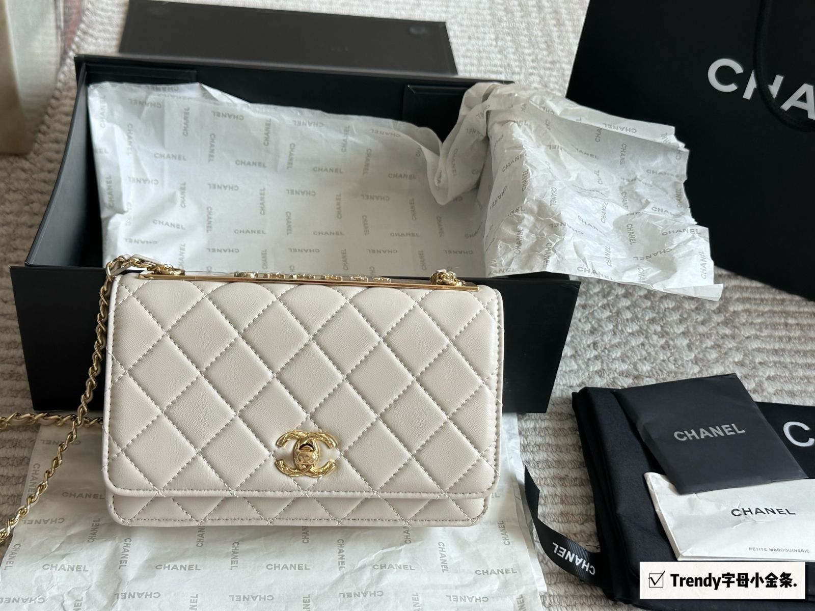 シャネル ドーヴィル ショッピングバッグ ミディアム ネイビー CHANEL DEAUVILLE(シャネル ドーヴィル) トートバッグ