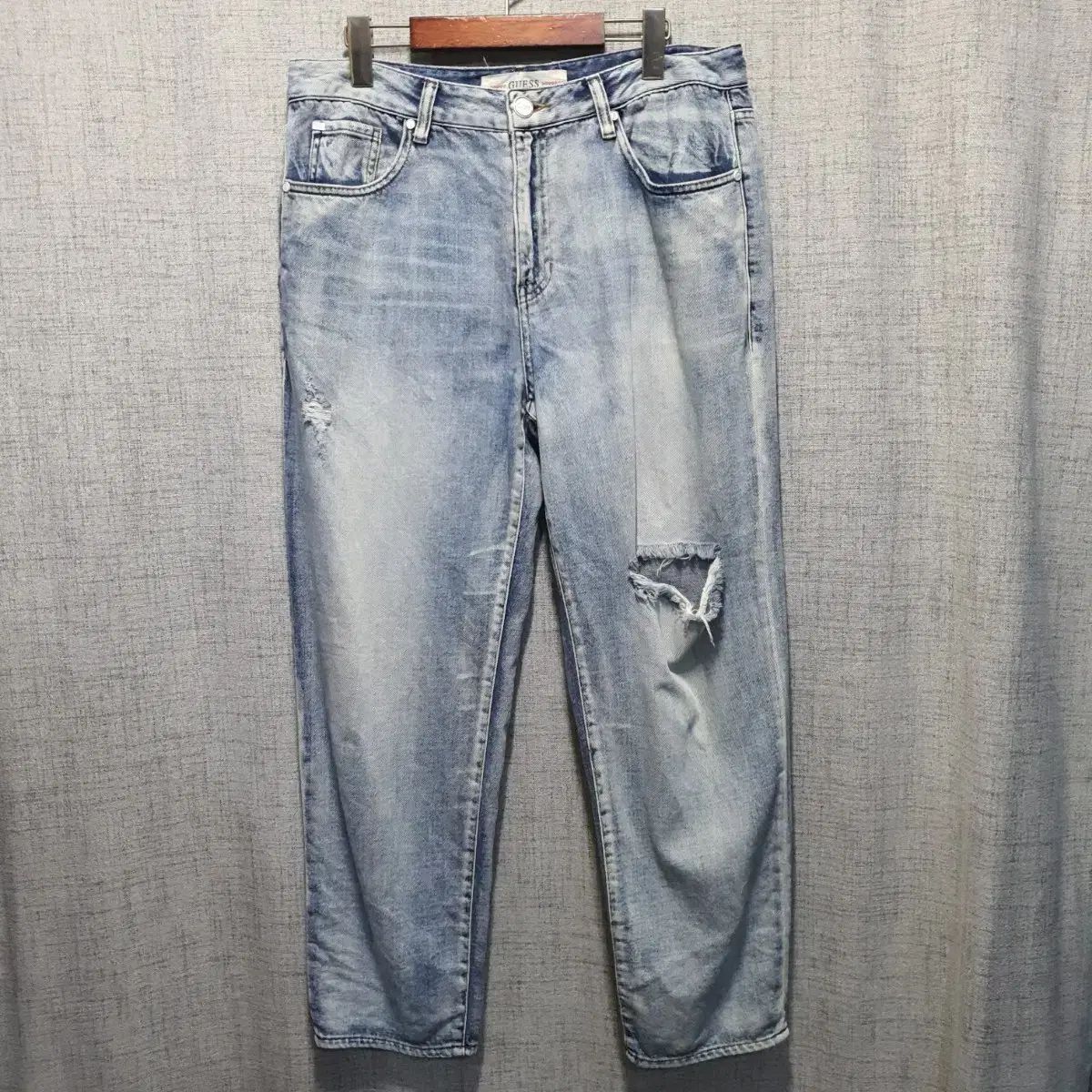 【雷市場（ポンジャン）商品韓国直送】 GUESS(ゲス) メンズ 찢 ライトブルーデニム 32