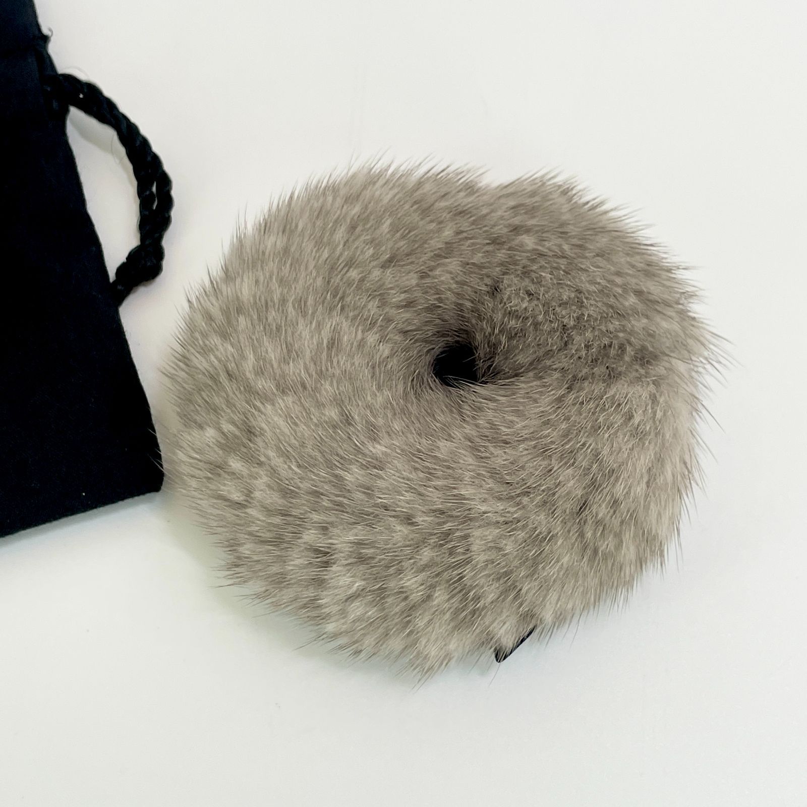 【年末特別価格】アッカ ミンク ヘアアクセサリー シュシュ アッカ ミンク シュシュ ヘアアクセサリー 袋付き /24-2518袋 公式