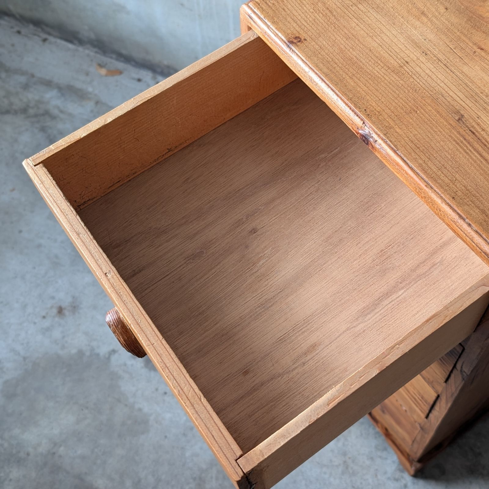 手作業で作られた温かみのある小抽斗 小物入れ