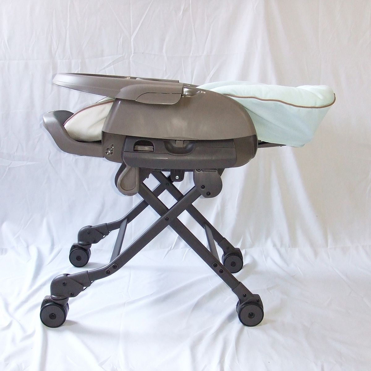 美品】コンビ スウィングベッド&チェア 美品 Combi コンビ ネムリラ