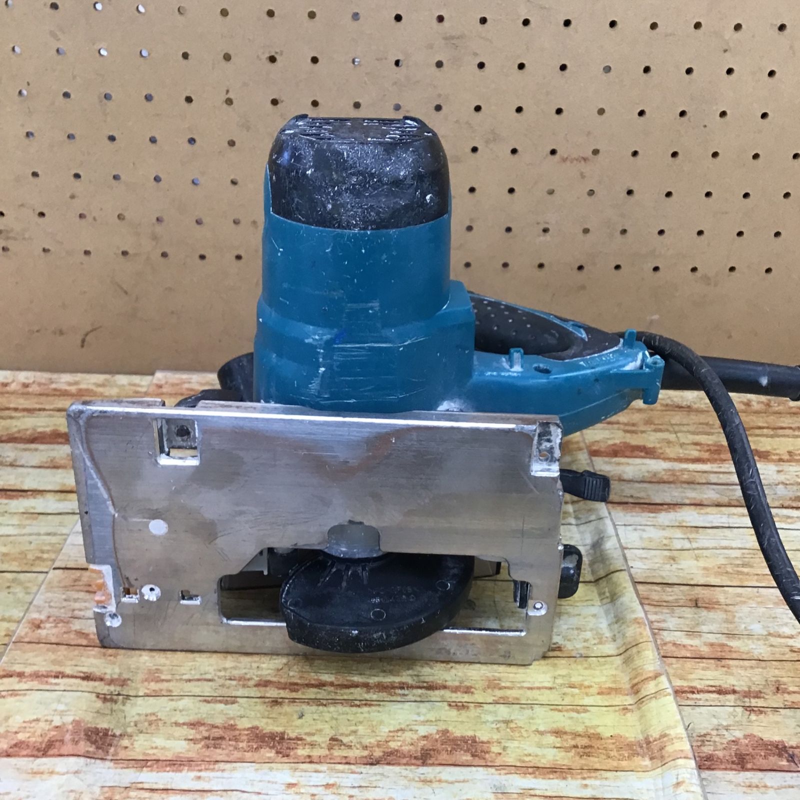 ☆マキタ(makita) 防じん丸のこ KS4000FX【川崎店】 - メルカリ ☆マキタ(makita) 防じん丸のこ KS4000FX【川崎店】 - メルカリ