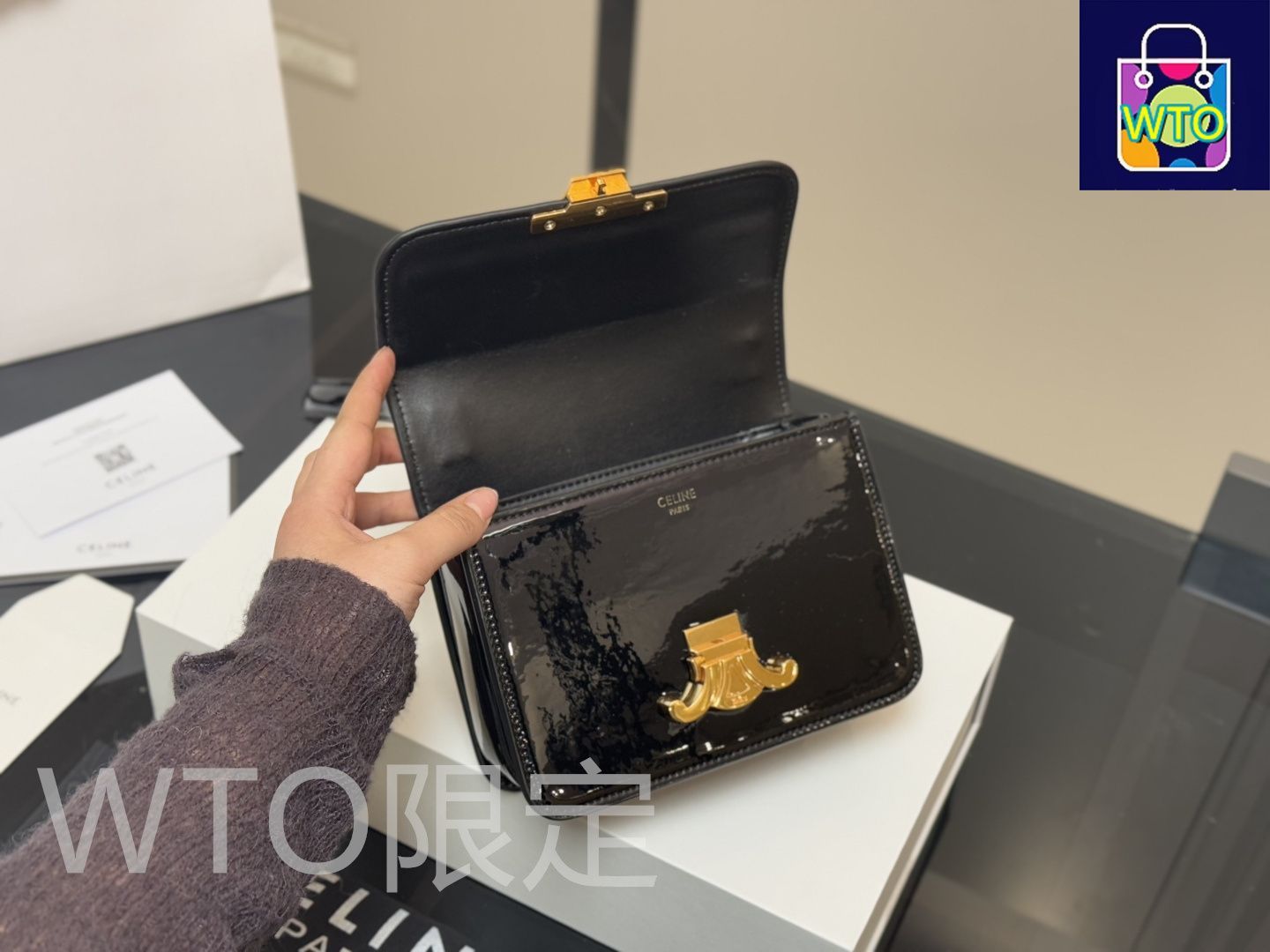 CELINE★ミニ トリオンフ ラミネート リザードレザー★すぐ届く Celine] トリオンフ ラミネートレザー アンダーアームバッグ