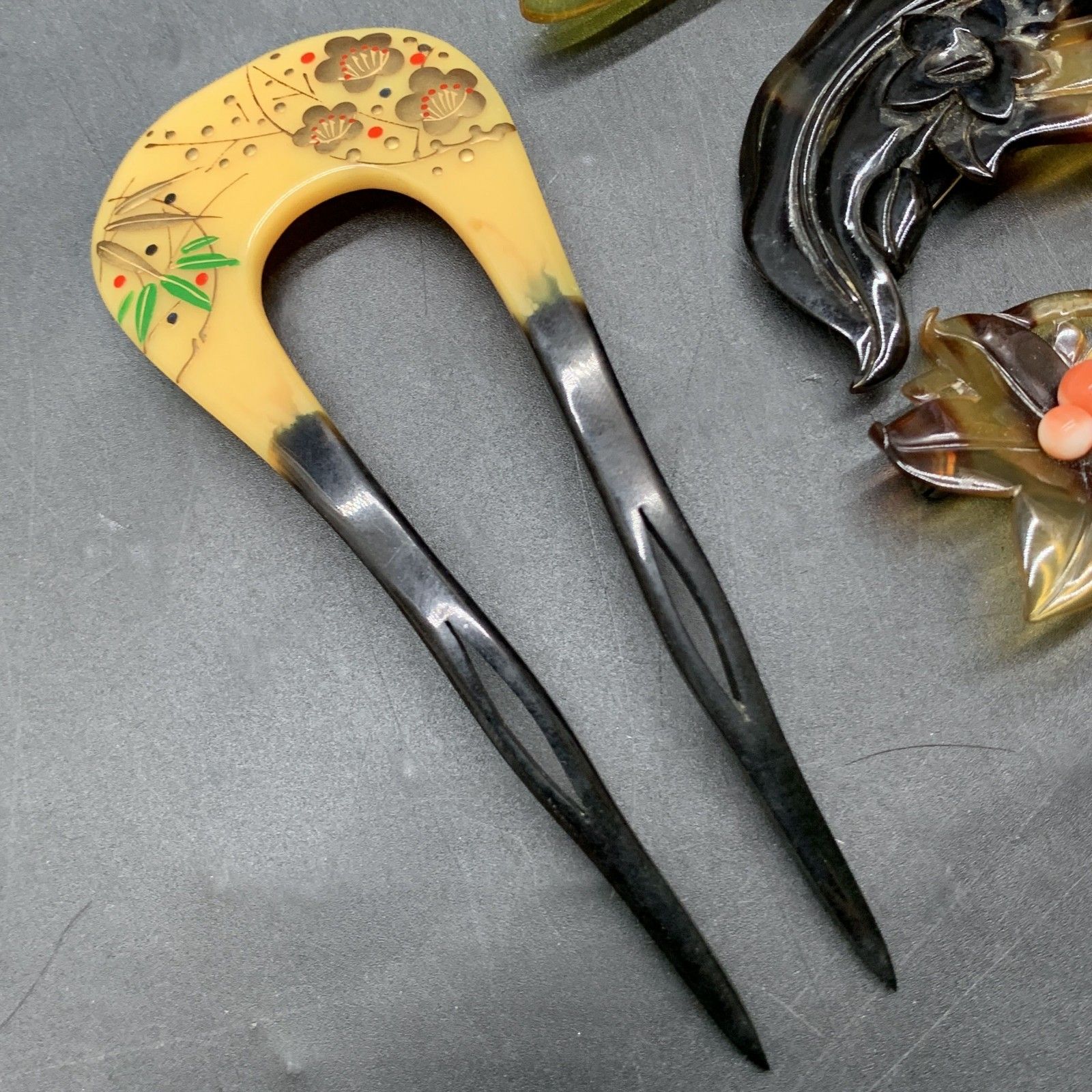 O316 べっ甲柄 アクセサリーまとめ 重量41g ブローチ ネックレス　リング指輪　簪かんざし　鼈甲色　中古 O316 べっ甲柄 アクセサリーまとめ 重量41g ブローチ ネックレス