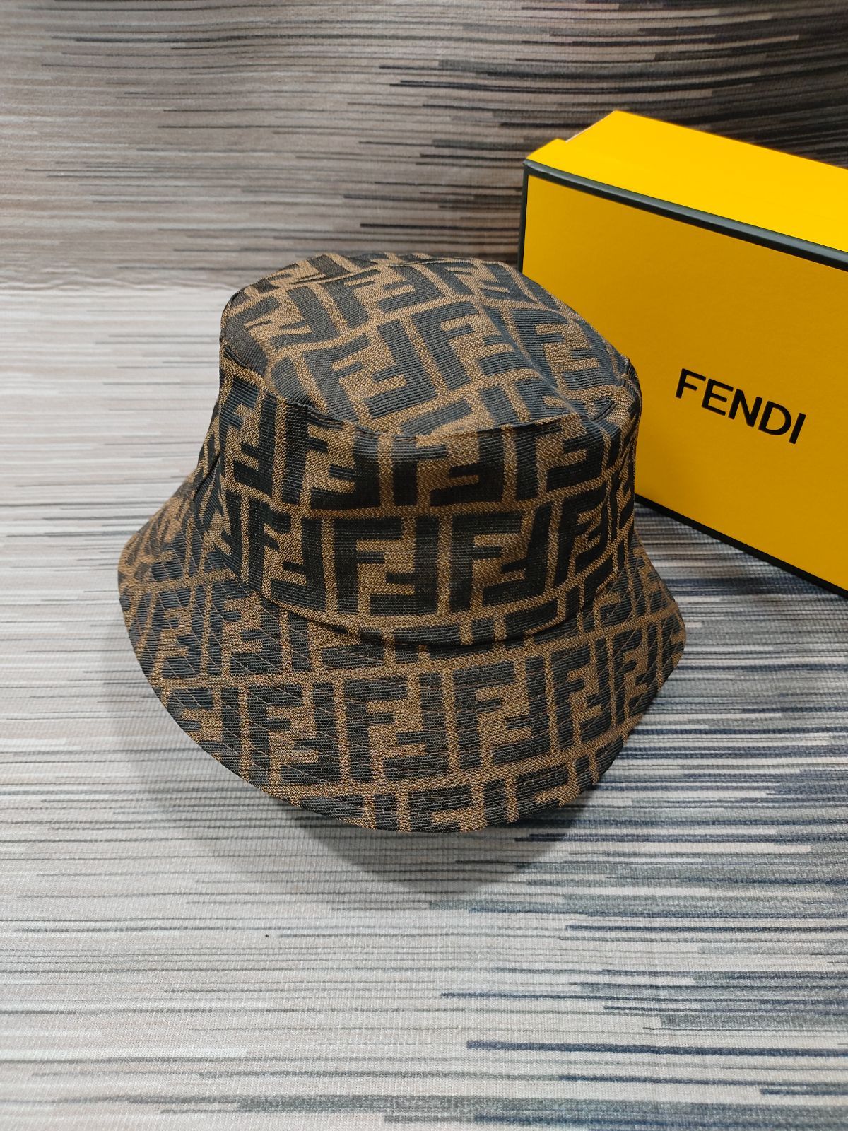 新品　FENDI(フェンディ)/帽子ハットバケツハット箱付きコットンお値下げ中🌈【男女兼用】