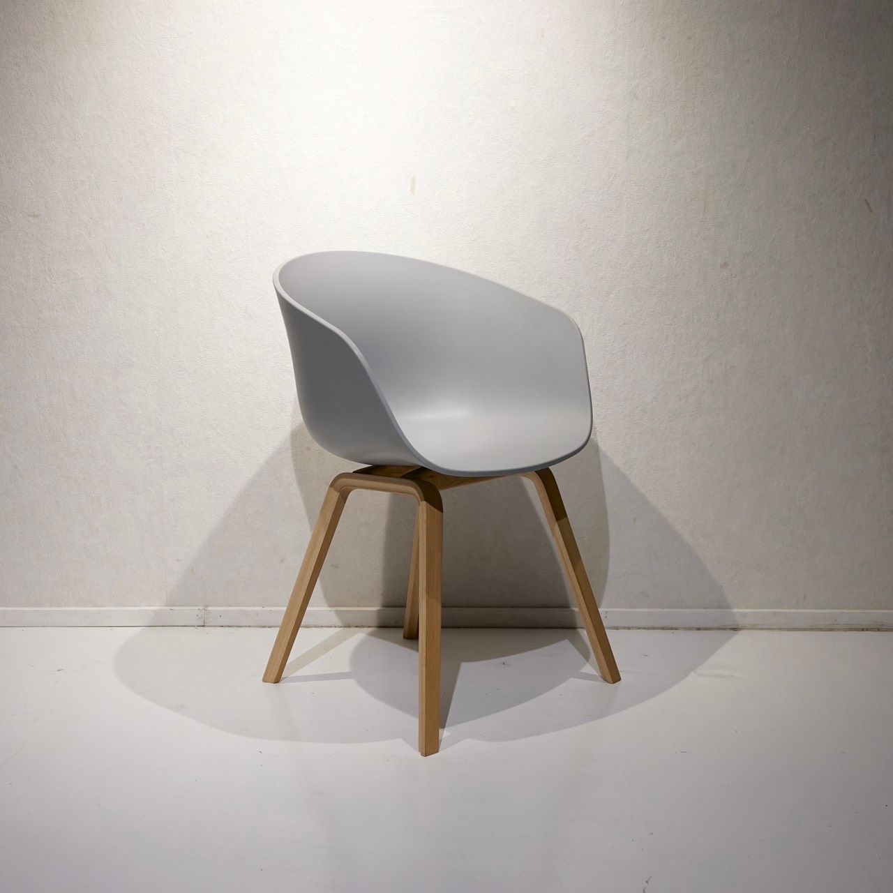 HAY ヘイ ABOUT A CHAIR アバウトアチェア ダイニングチェア アームチェア チェア 椅子 樹脂座面 オーク脚 北欧 ナチュラル モダン