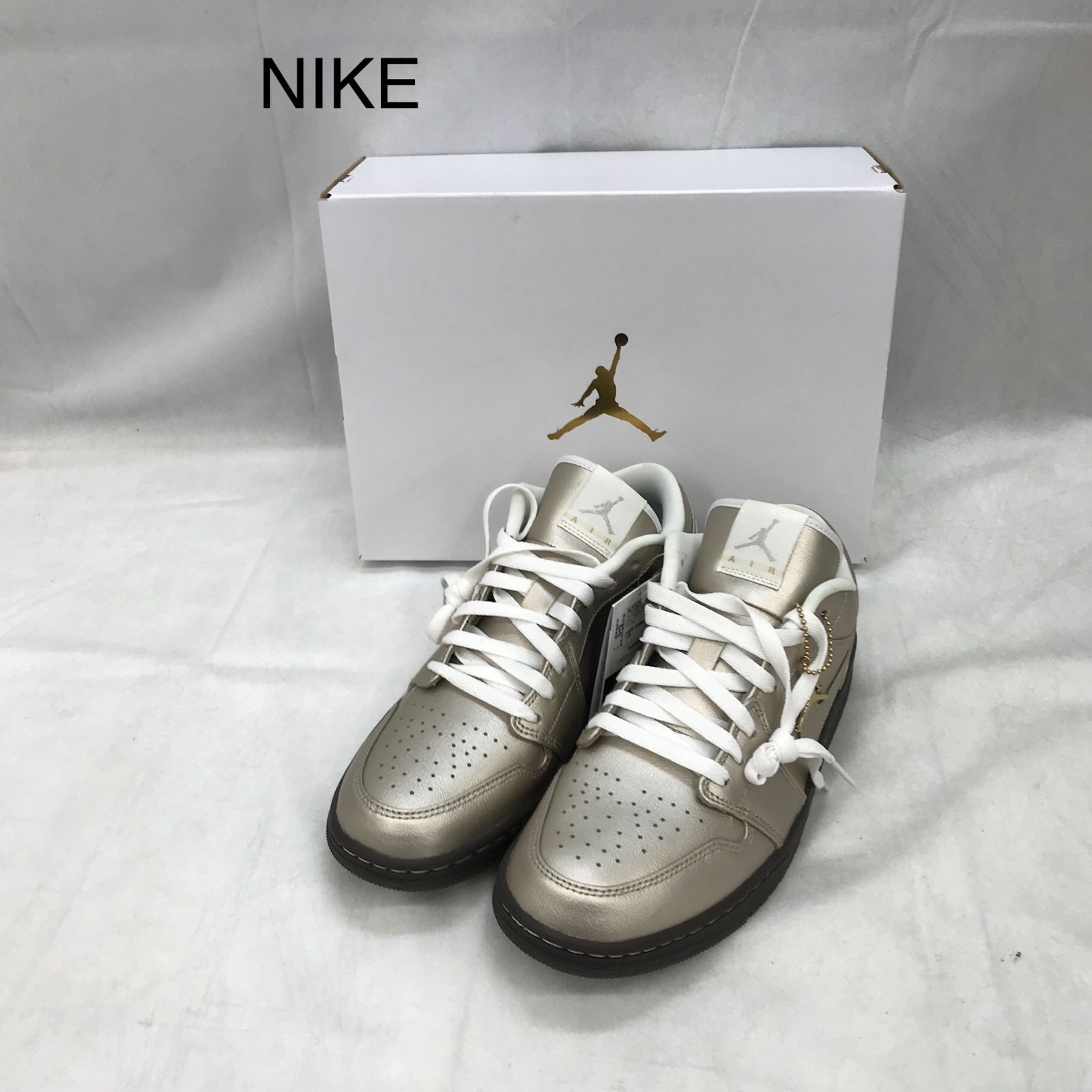 美品 NIKE ウィメンズエアジョーダン1ロー HQ3529-099 WMNS 