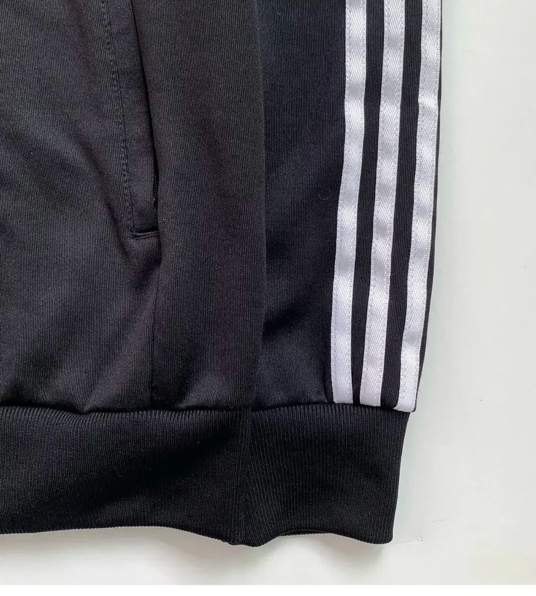 adidas アディダス