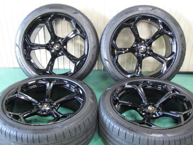 黒がかっこいい ランボルギーニ ウルス純正オプション Forged 鍛造品 保土ヶ谷本店