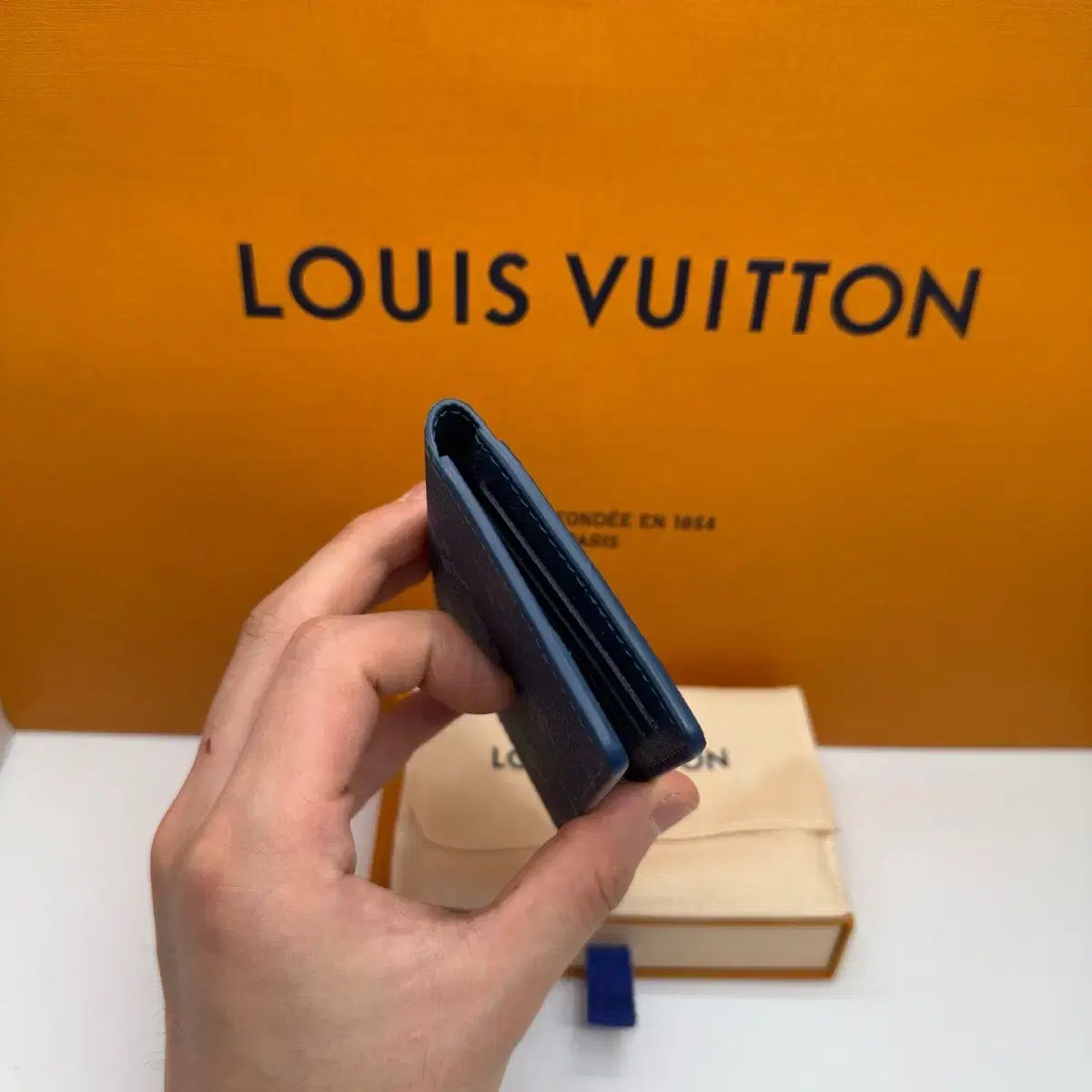 新モデル Louis