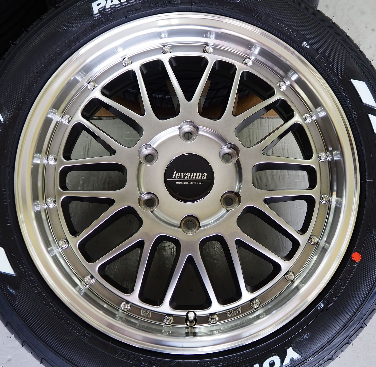 深リム メッシュ 18インチ HBK ハイエース 車検対応 225/50R18 