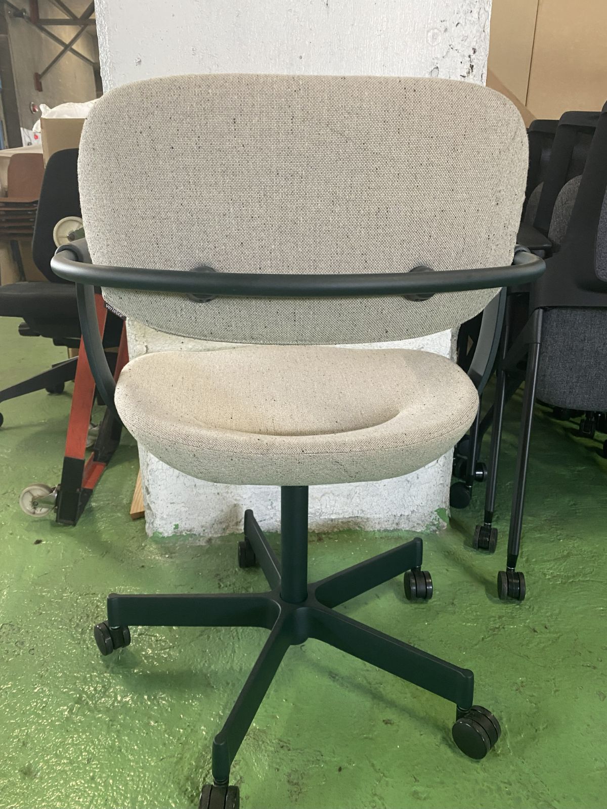 バーテブラチェア 5本脚 キャスター付