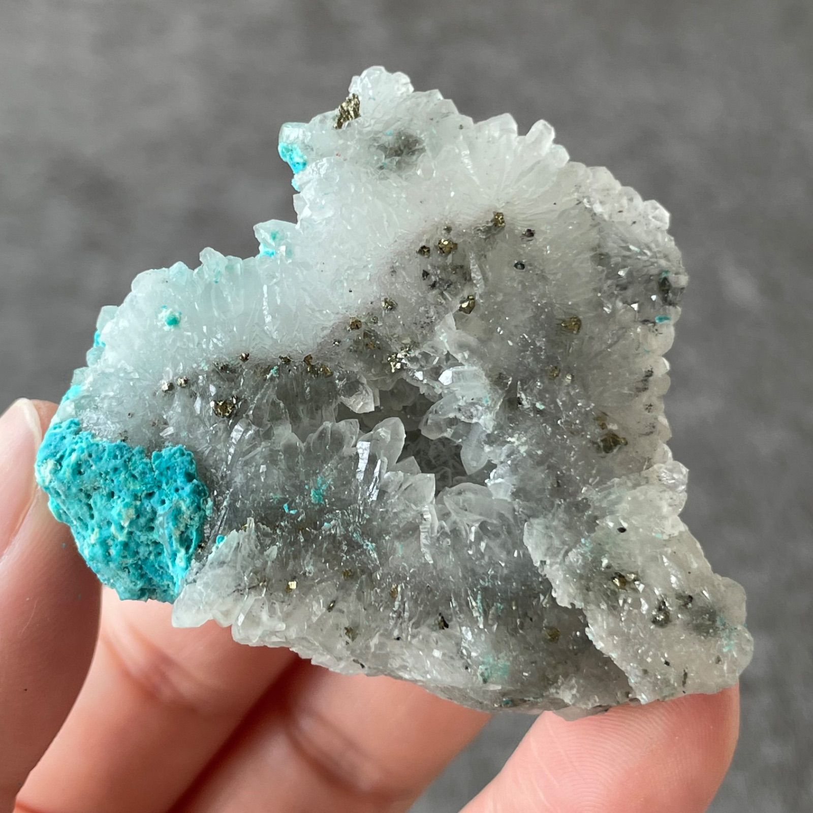 天然石　クリソコラ　エピドート　パイライト　共生　ポイント　906 天然石 クリソコラ エピドート パイライト 共生 ポイント 906