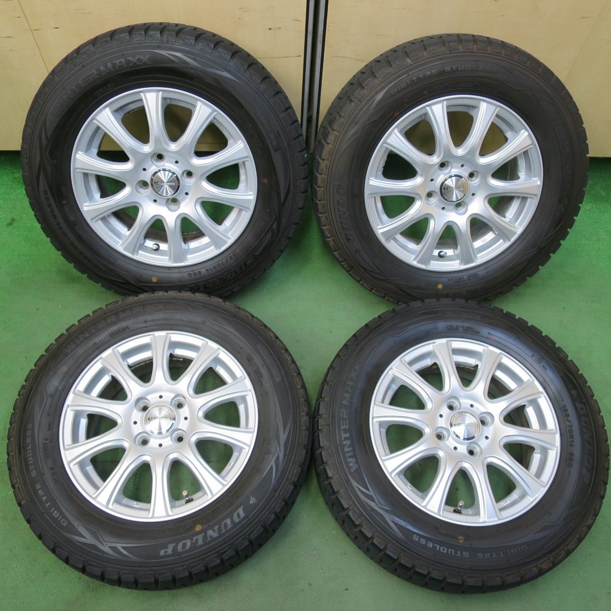 バリ溝 キレイ 9.5分 スタッドレス 185 70R14 ダンロップ ウインターマックス WM01 LAUFBAHN ラウフバーン 14インチ PCD100 4H 5093007イス