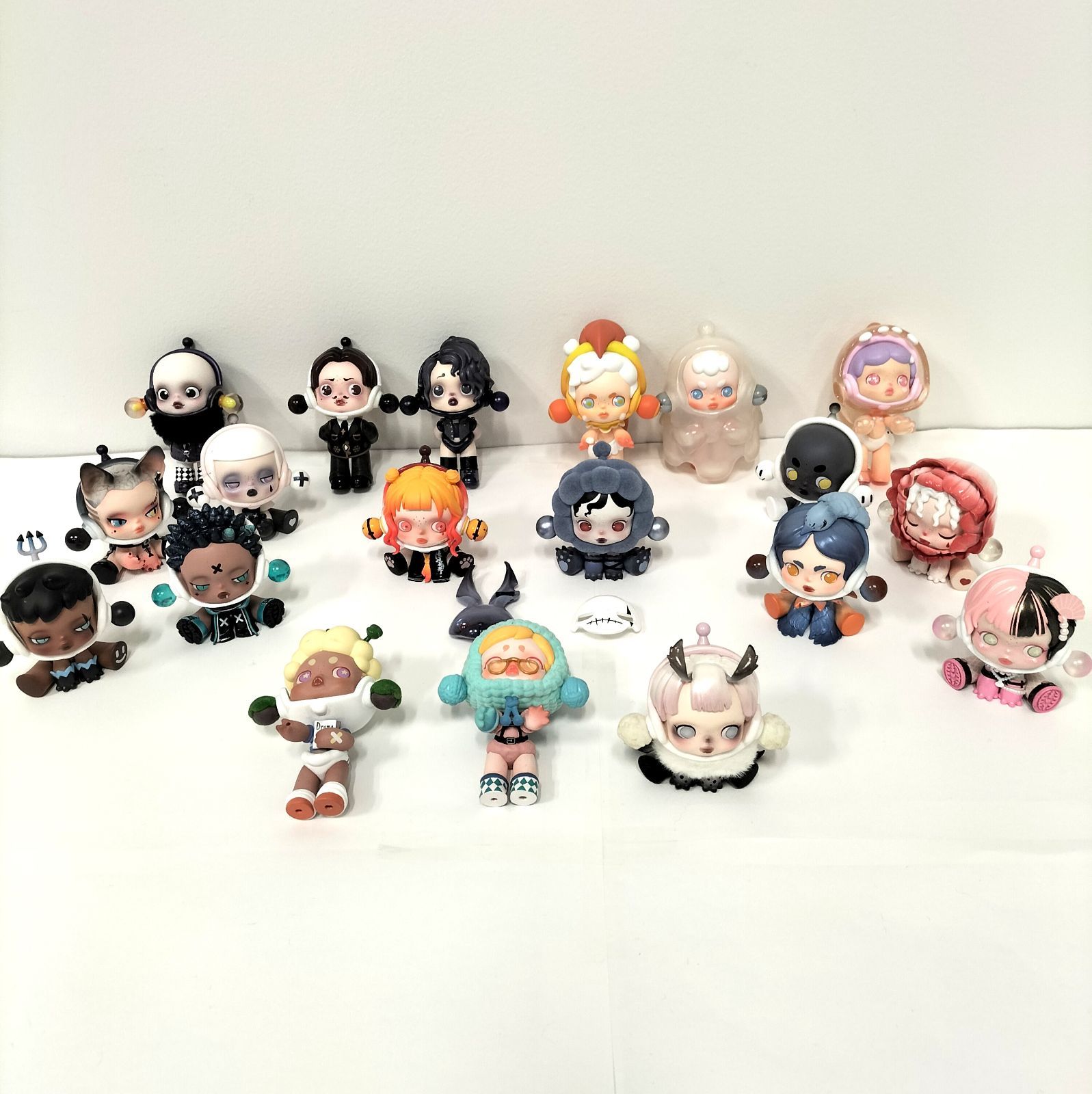 SKULLPANDA フィギュア 28体セット 美品 コレクション 中古] フィギュア「POPMART SKULLPANDA」シリーズ - メルカリ