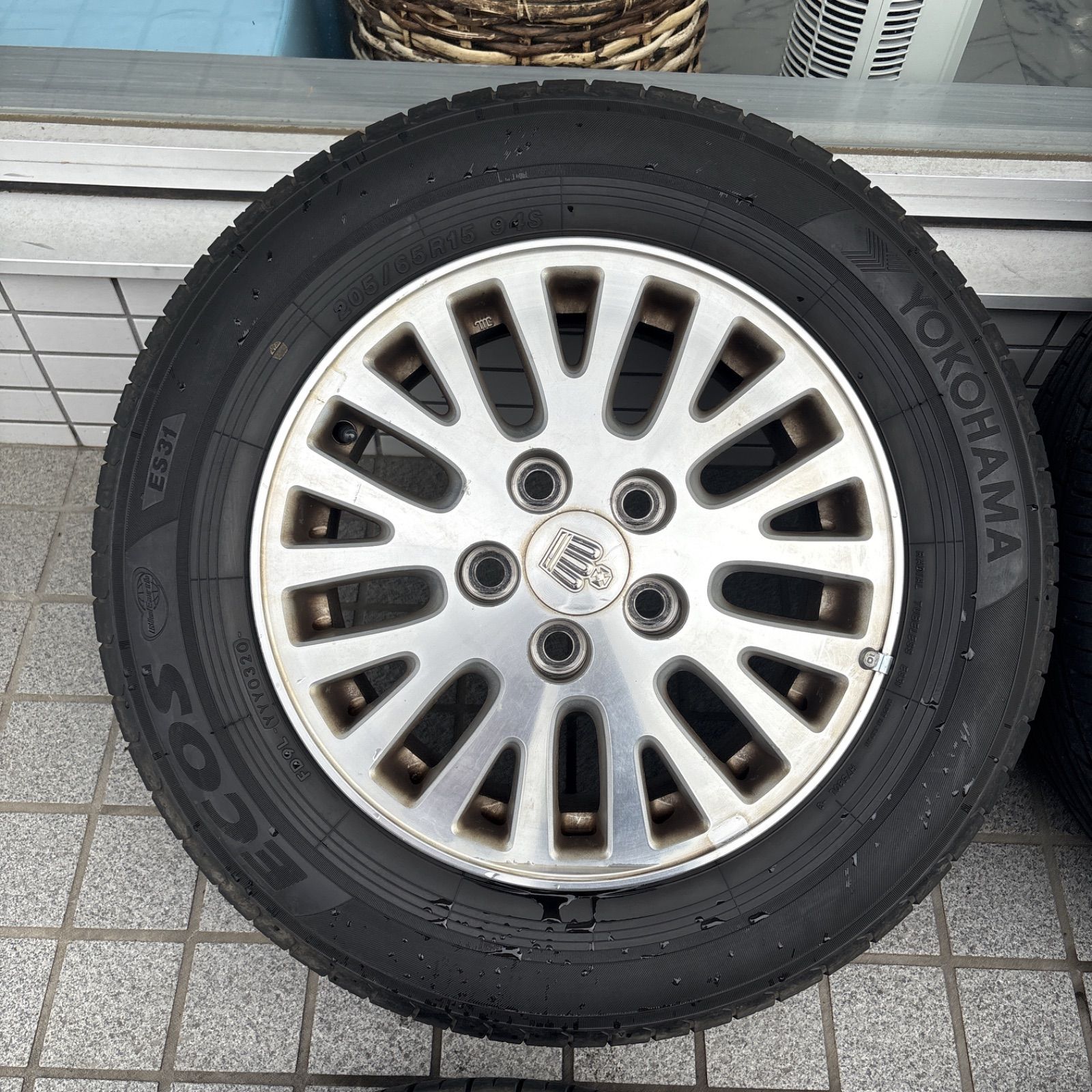 トヨタ　マジェスタ17系アルミタイヤセット 17 クラウン マジェスタ 純正ホイール タイヤセット 205/65r15
