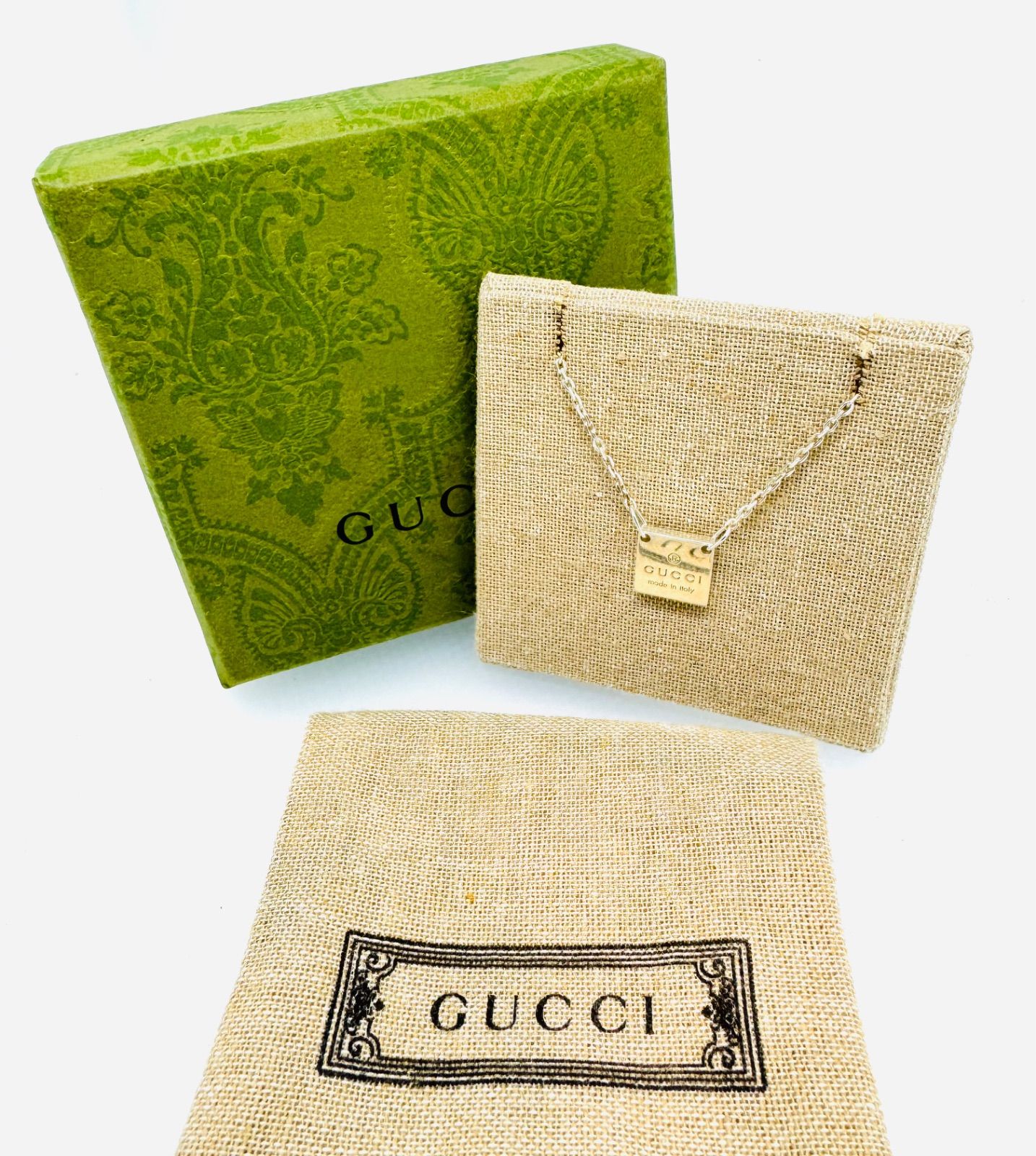 美品 GUCCI グッチ 【スクエア プレート ロゴ ネックレス